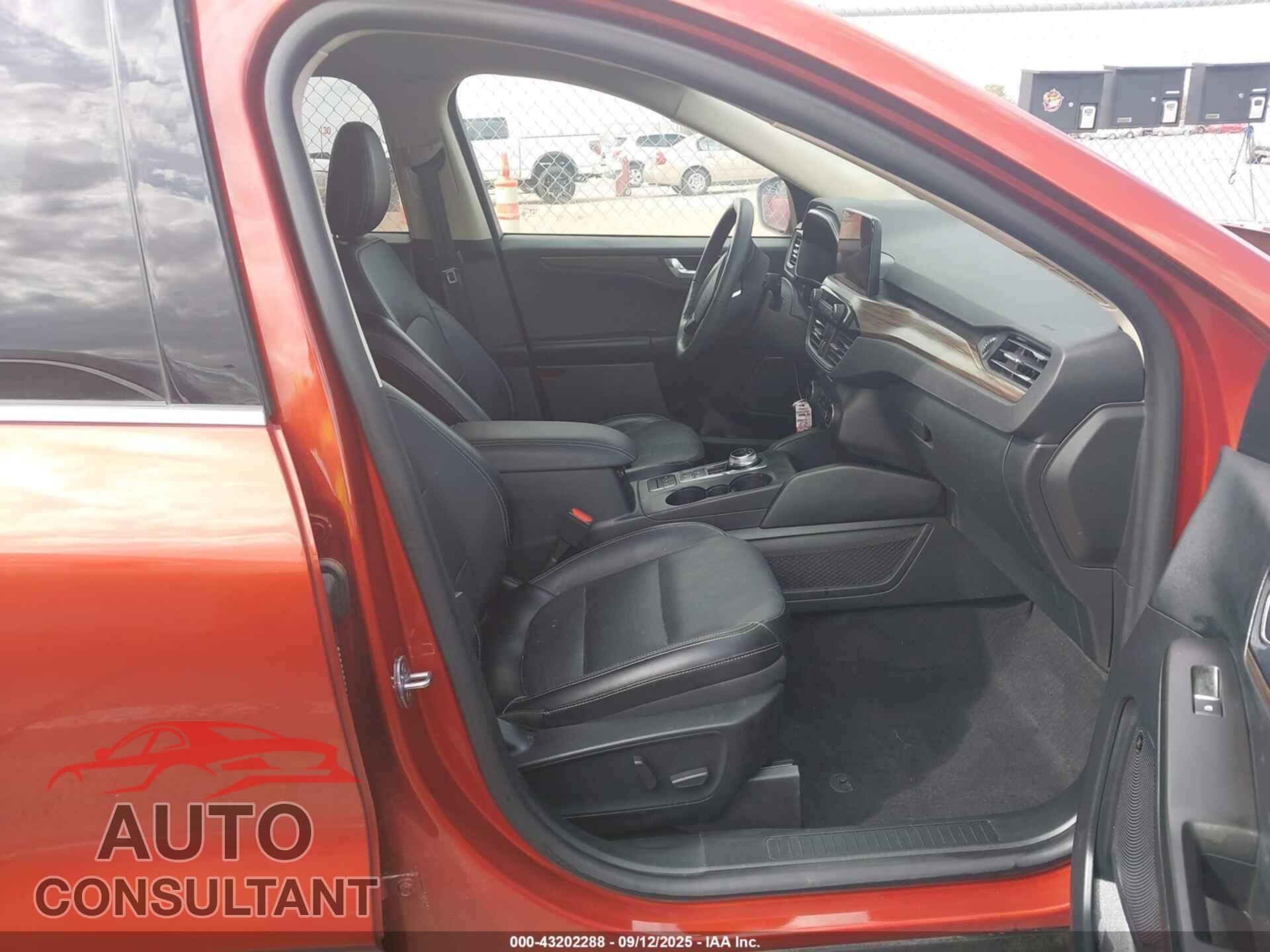FORD ESCAPE 2020 - 1FMCU9DZ0LUA52185