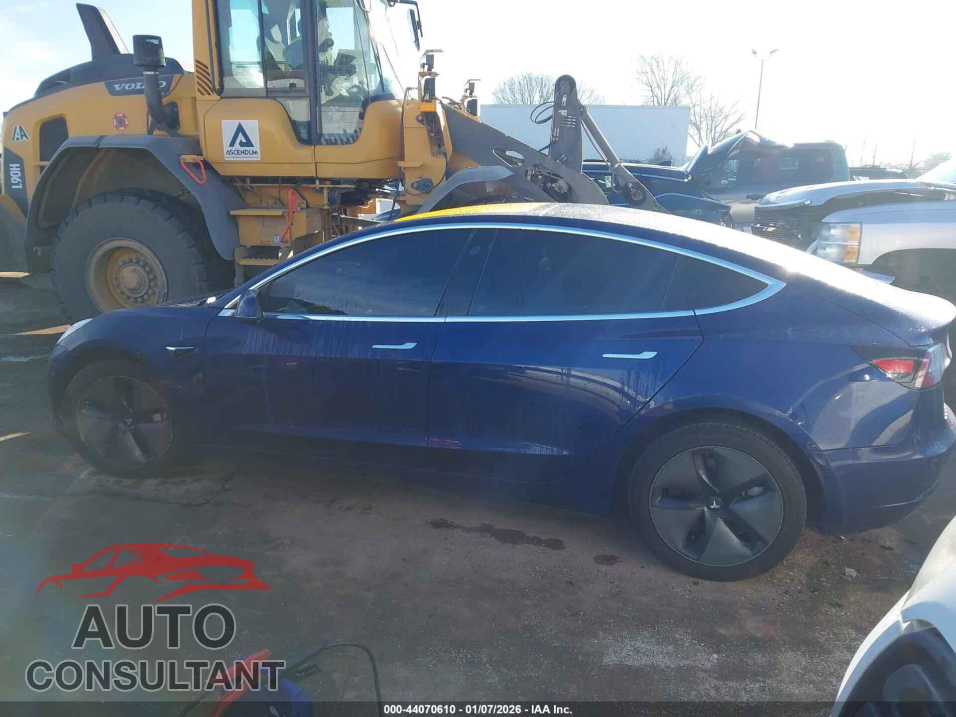 TESLA MODEL 3 2018 - 5YJ3E1EB3JF090276
