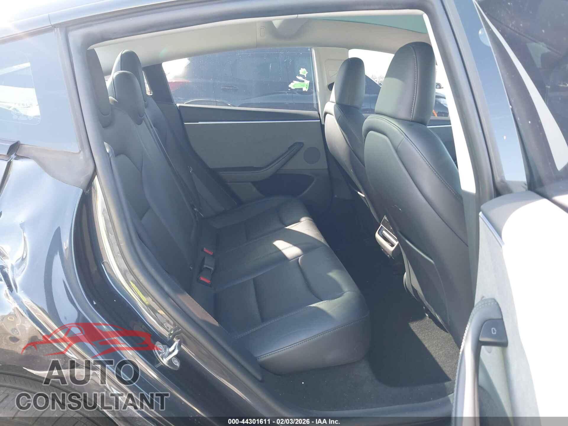 TESLA MODEL 3 2024 - 5YJ3E1EA4RF844689