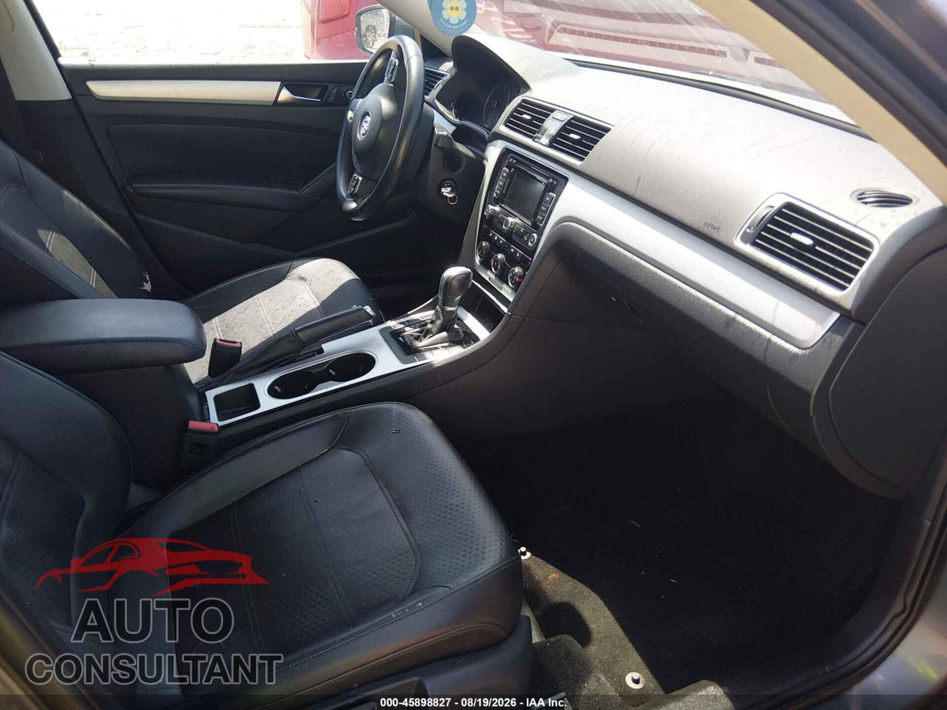 VOLKSWAGEN PASSAT 2013 - 1VWBN7A36DC071037