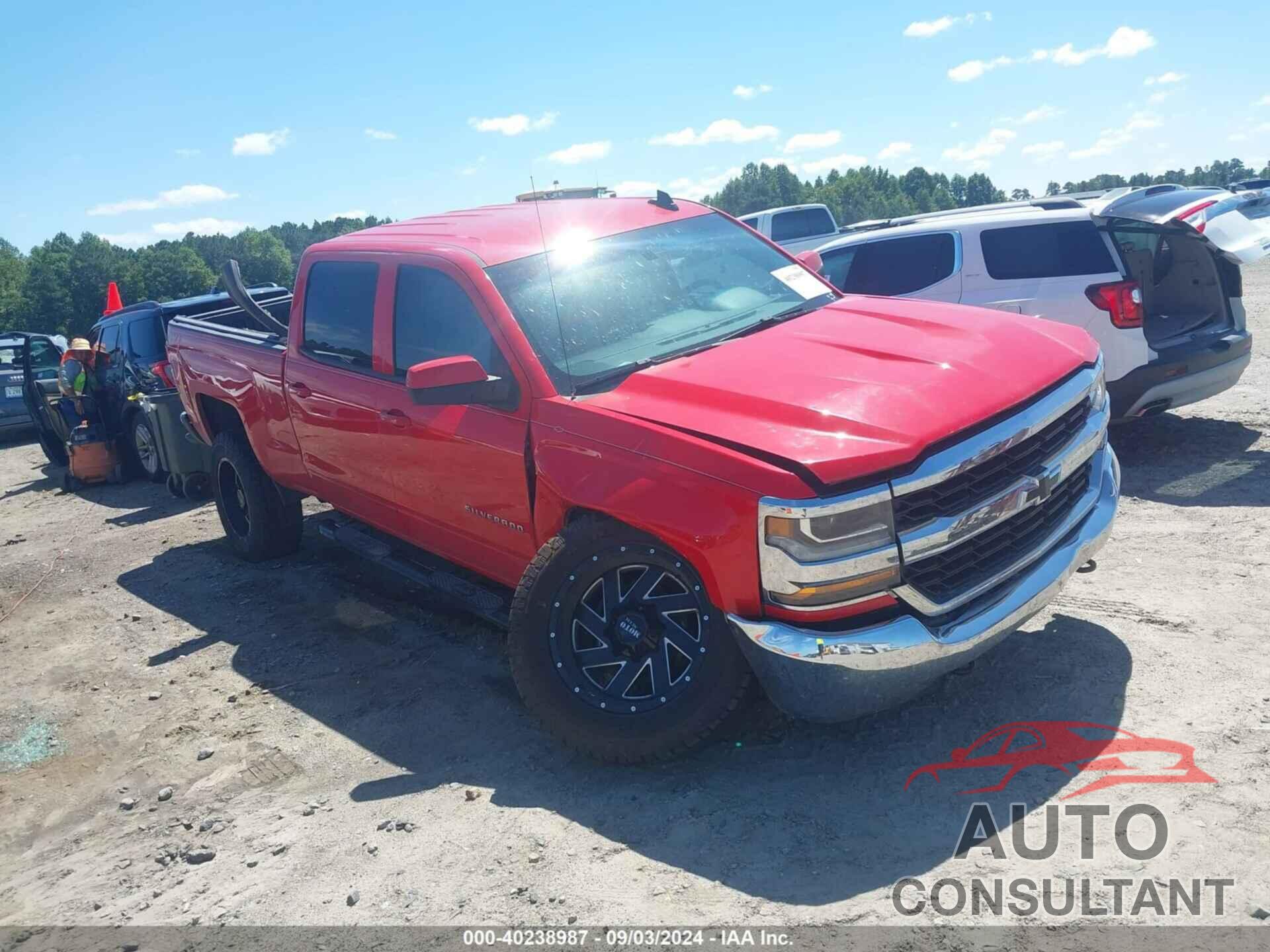 CHEVROLET SILVERADO 1500 2018 - 1GCUKREC7JF152357