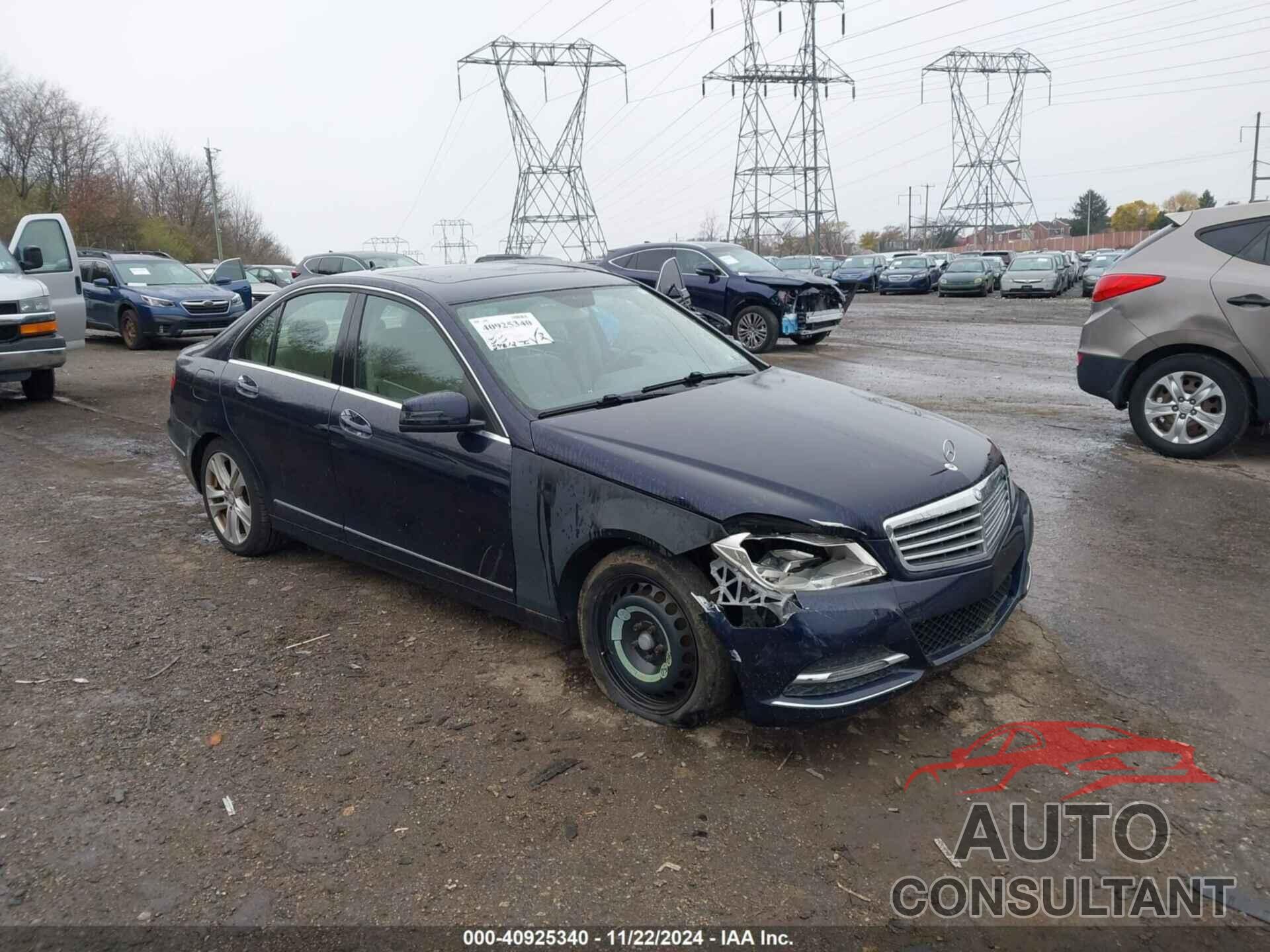 MERCEDES-BENZ C 300 2013 - WDDGF8AB2DR287196
