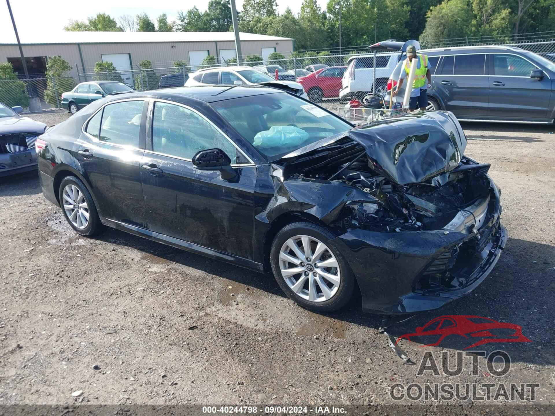 TOYOTA CAMRY 2018 - 4T1B11HK2JU151039