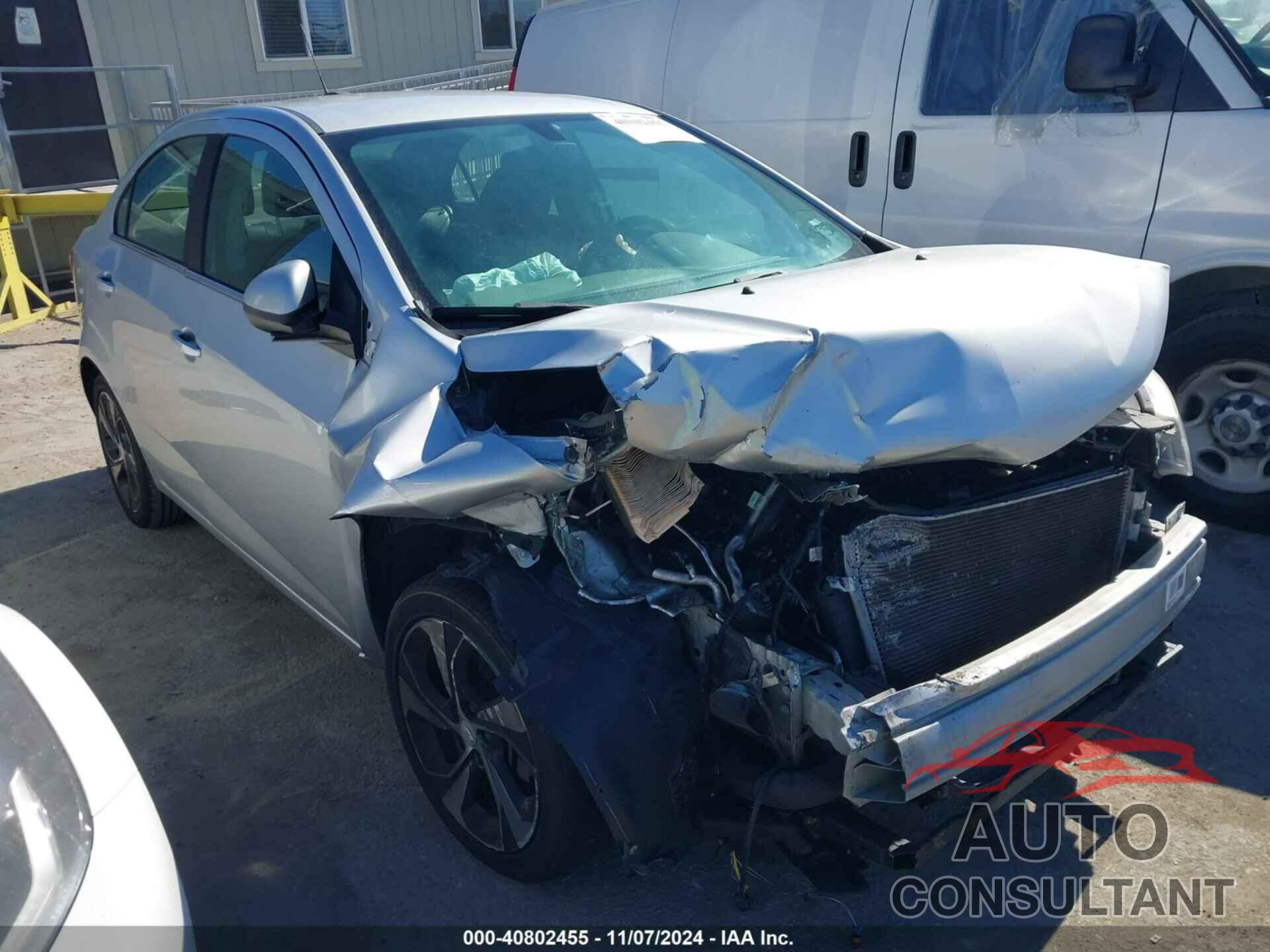 CHEVROLET SONIC 2017 - 1G1JF5SB5H4106147