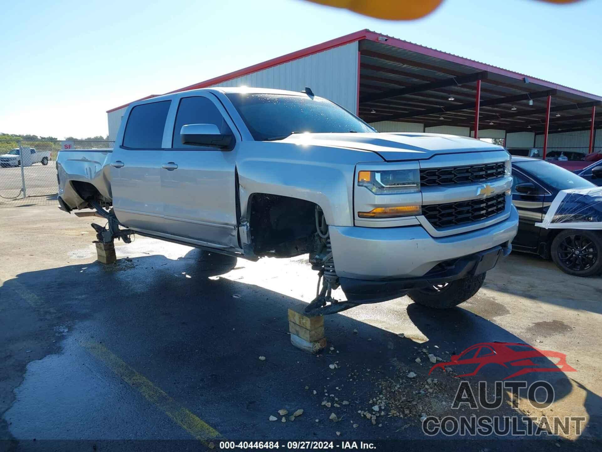 CHEVROLET SILVERADO 1500 2018 - 1GCUKREC6JF174110
