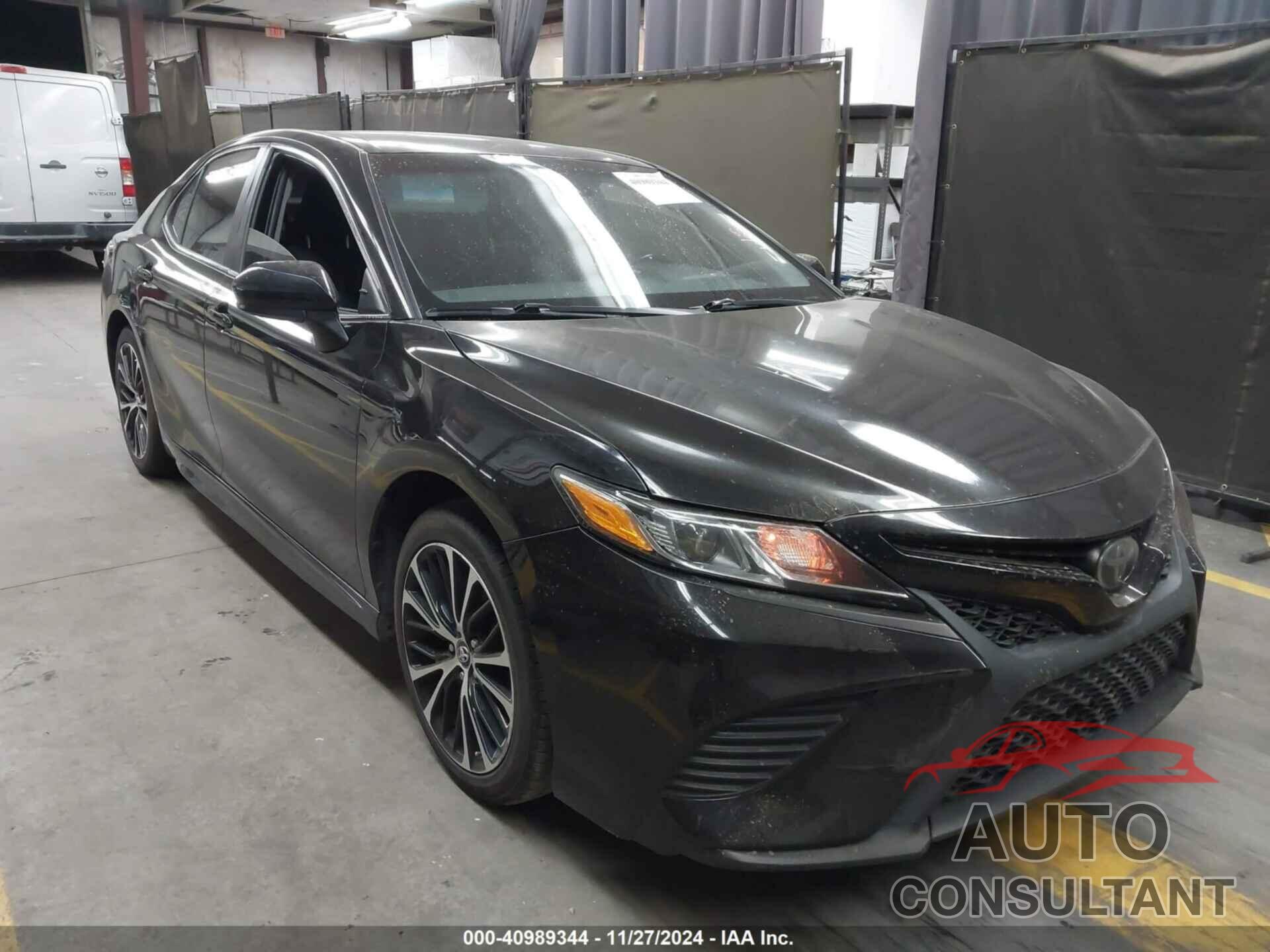 TOYOTA CAMRY 2018 - 4T1B11HK6JU556840