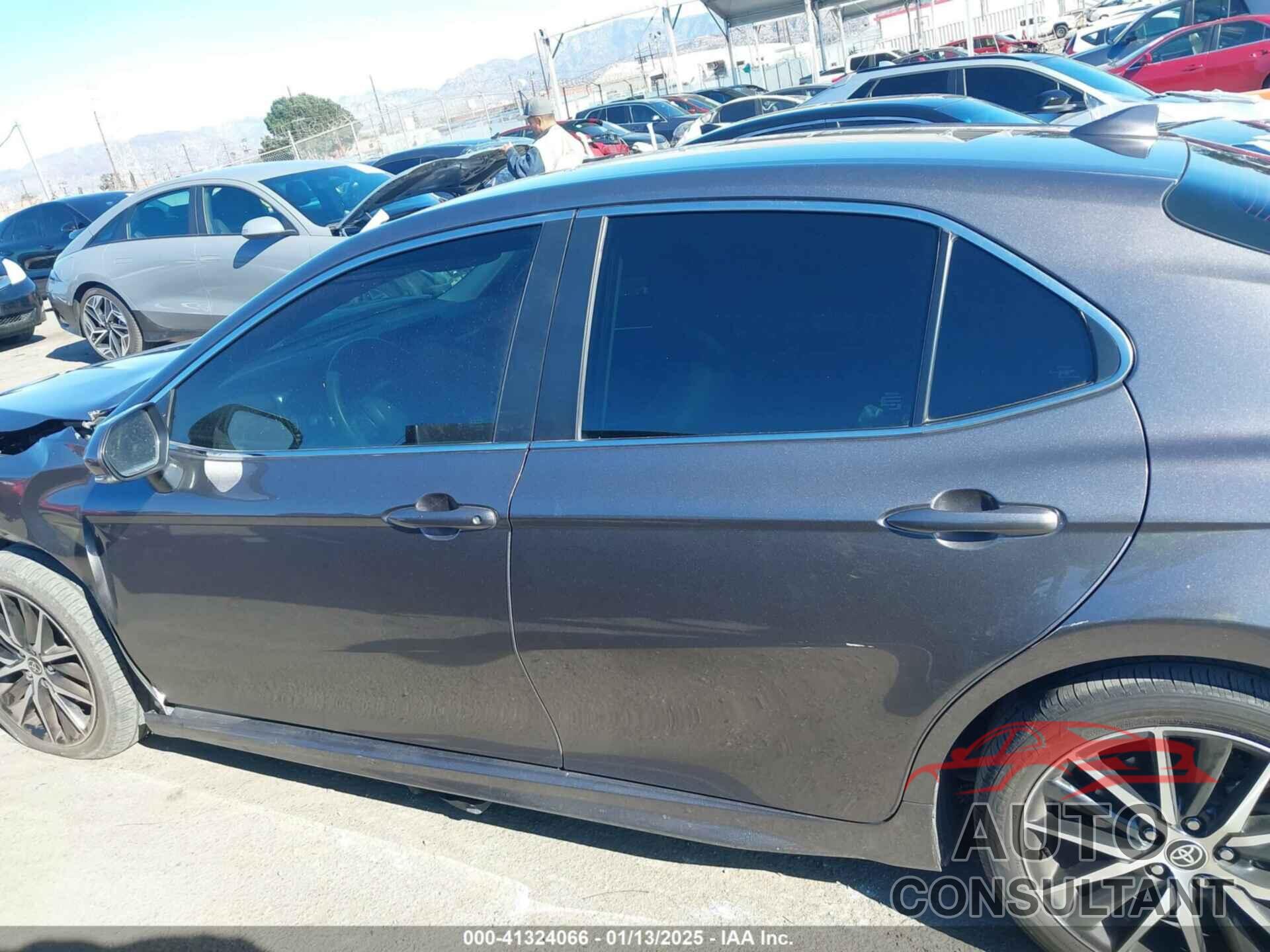 TOYOTA CAMRY 2022 - 4T1T11AK9NU709831