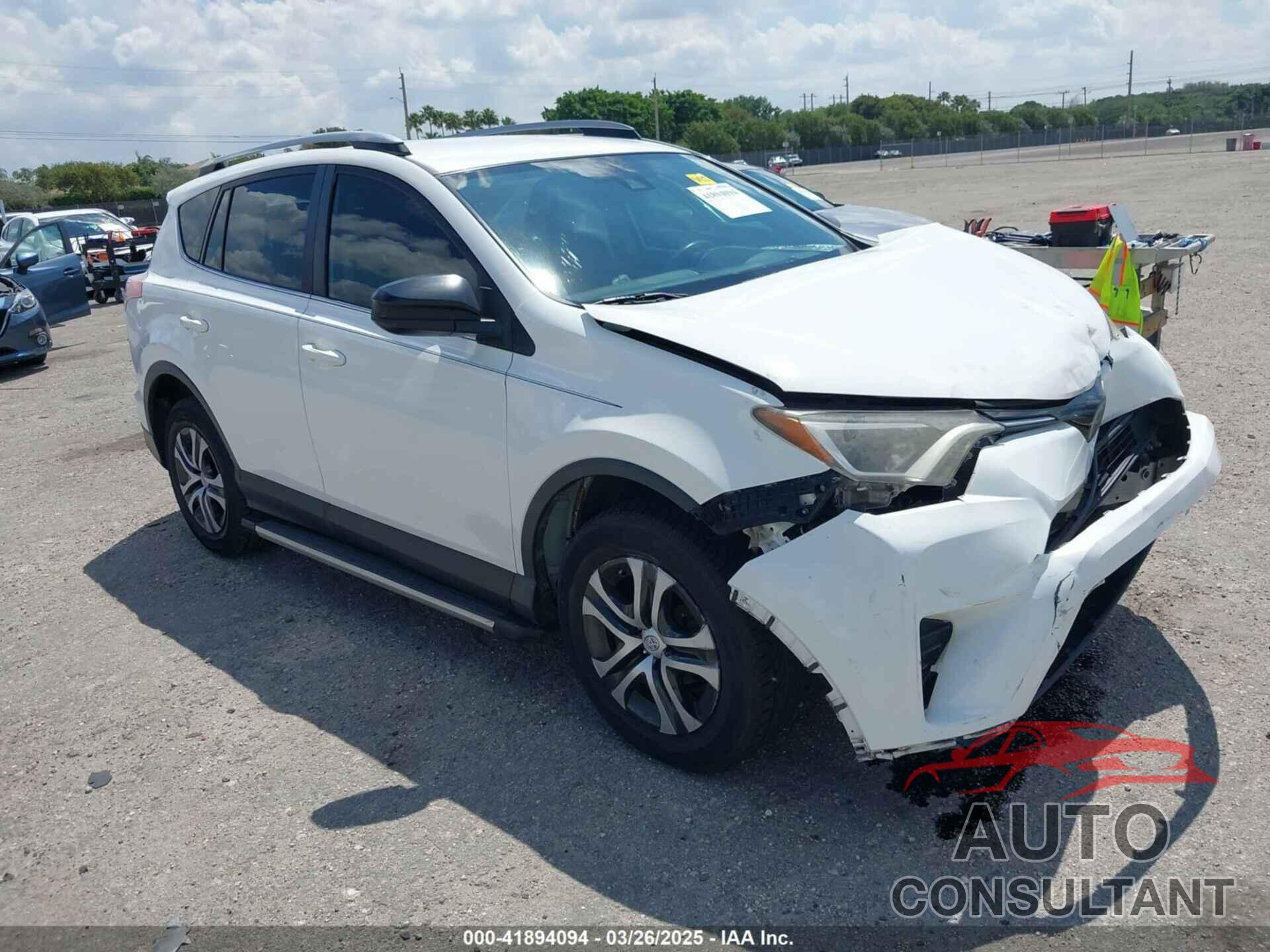 TOYOTA RAV4 2017 - JTMZFREV2HJ711557
