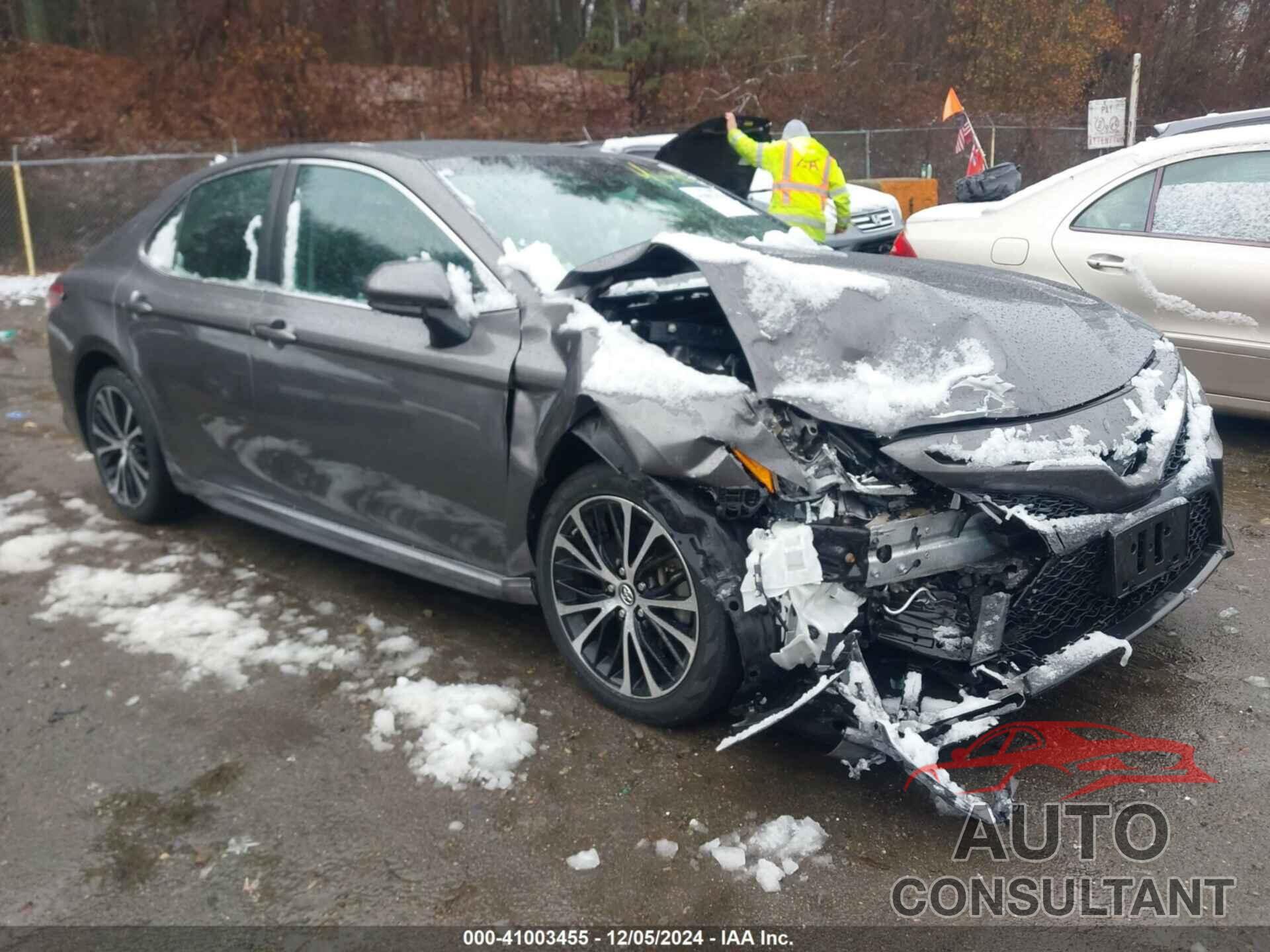 TOYOTA CAMRY 2018 - 4T1B11HK8JU019564