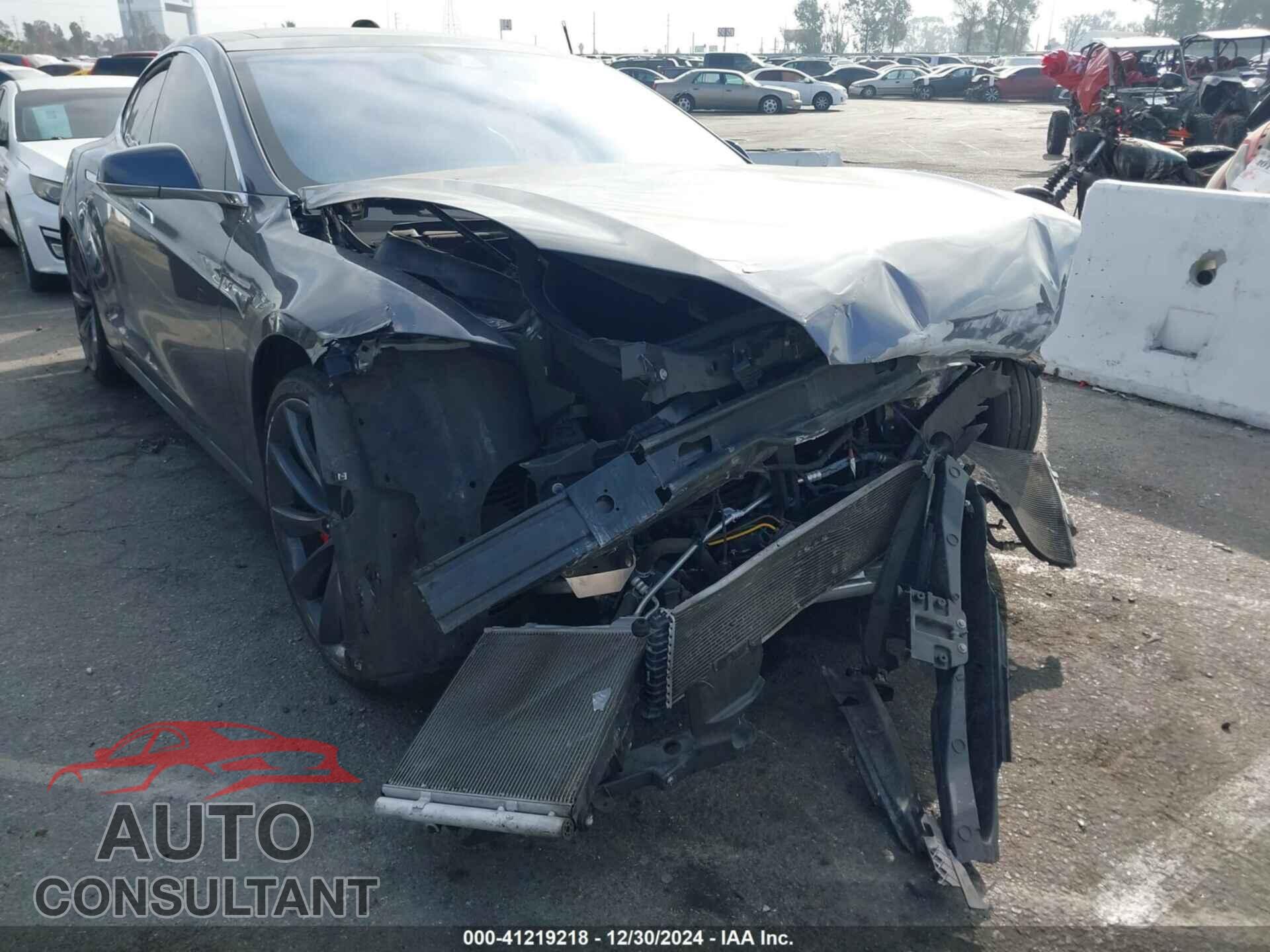 TESLA MODEL S 2015 - 5YJSA1E48FF112739