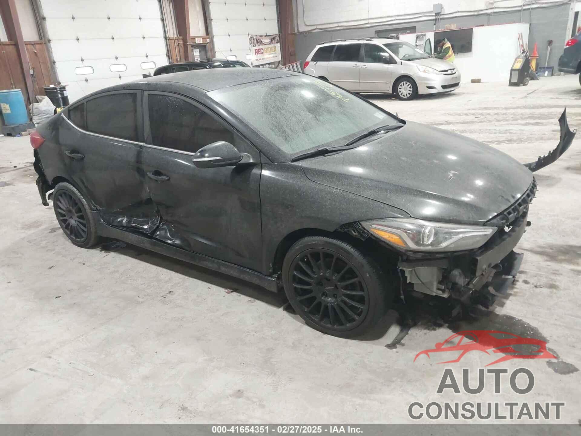 HYUNDAI ELANTRA 2017 - KMHD04LB6HU332482