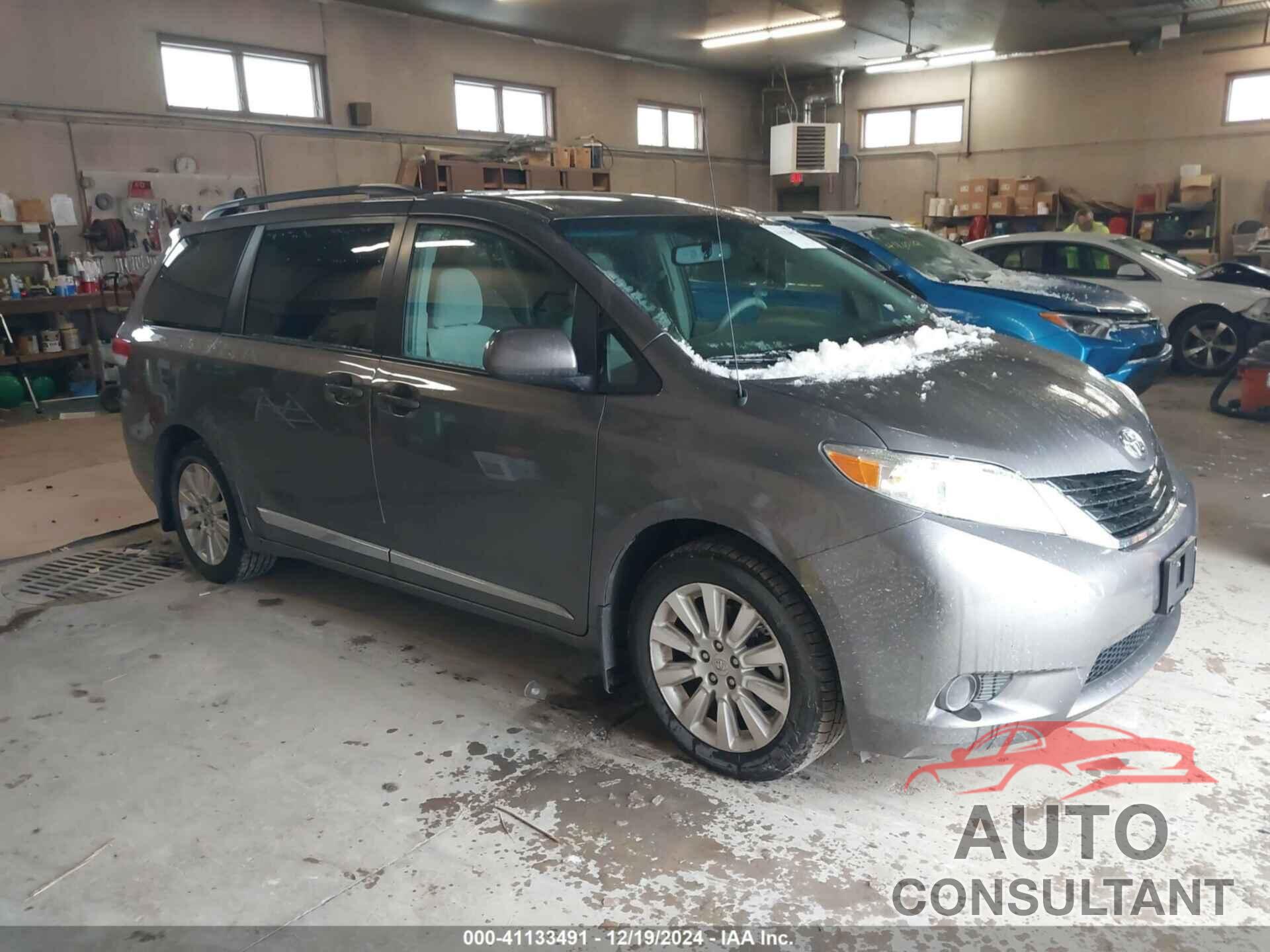 TOYOTA SIENNA 2014 - 5TDJK3DC9ES071870