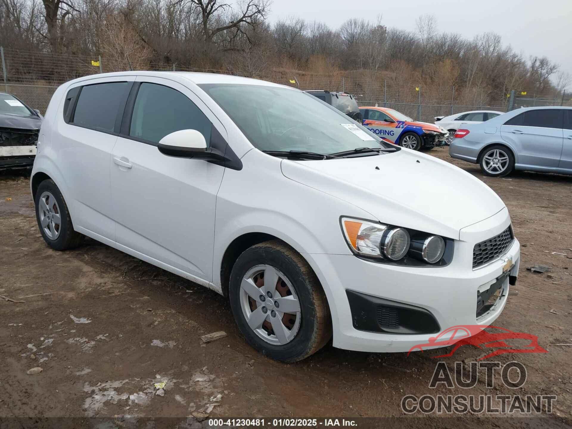 CHEVROLET SONIC 2015 - 1G1JA6SH3F4160438