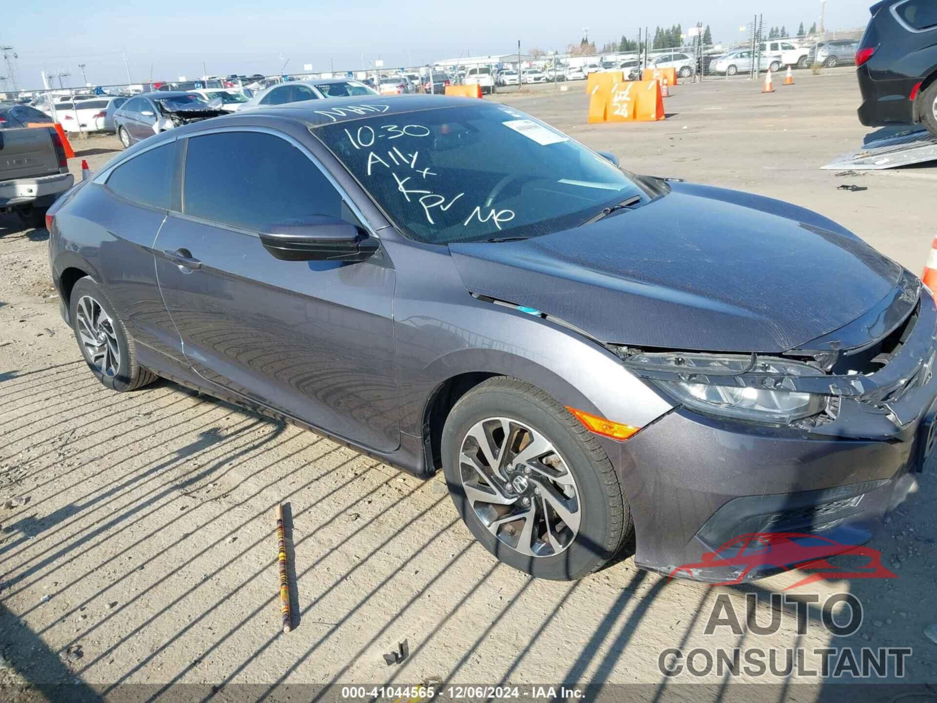 HONDA CIVIC 2017 - 2HGFC4B05HH312233