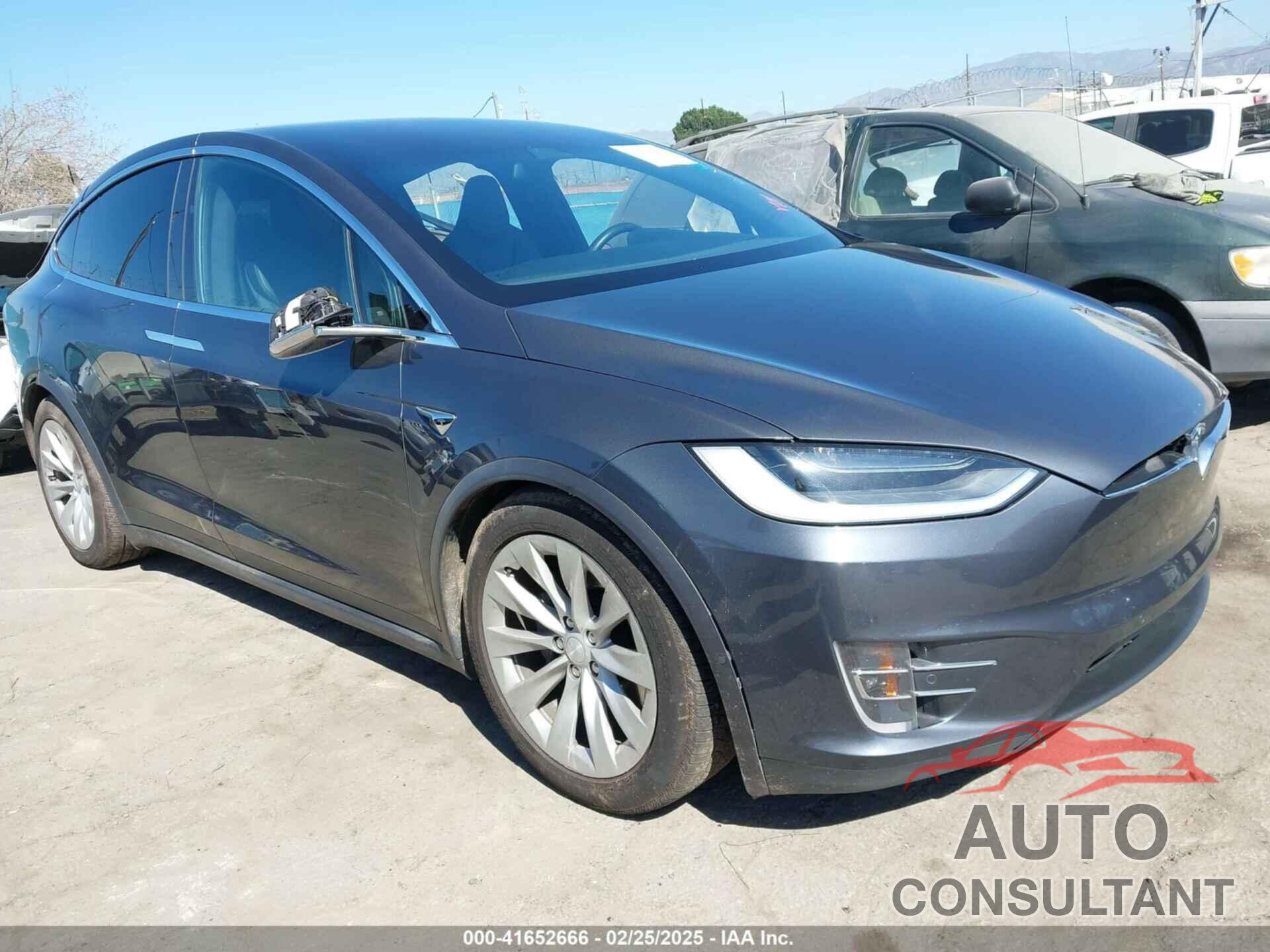 TESLA MODEL X 2018 - 5YJXCBE26JF121937
