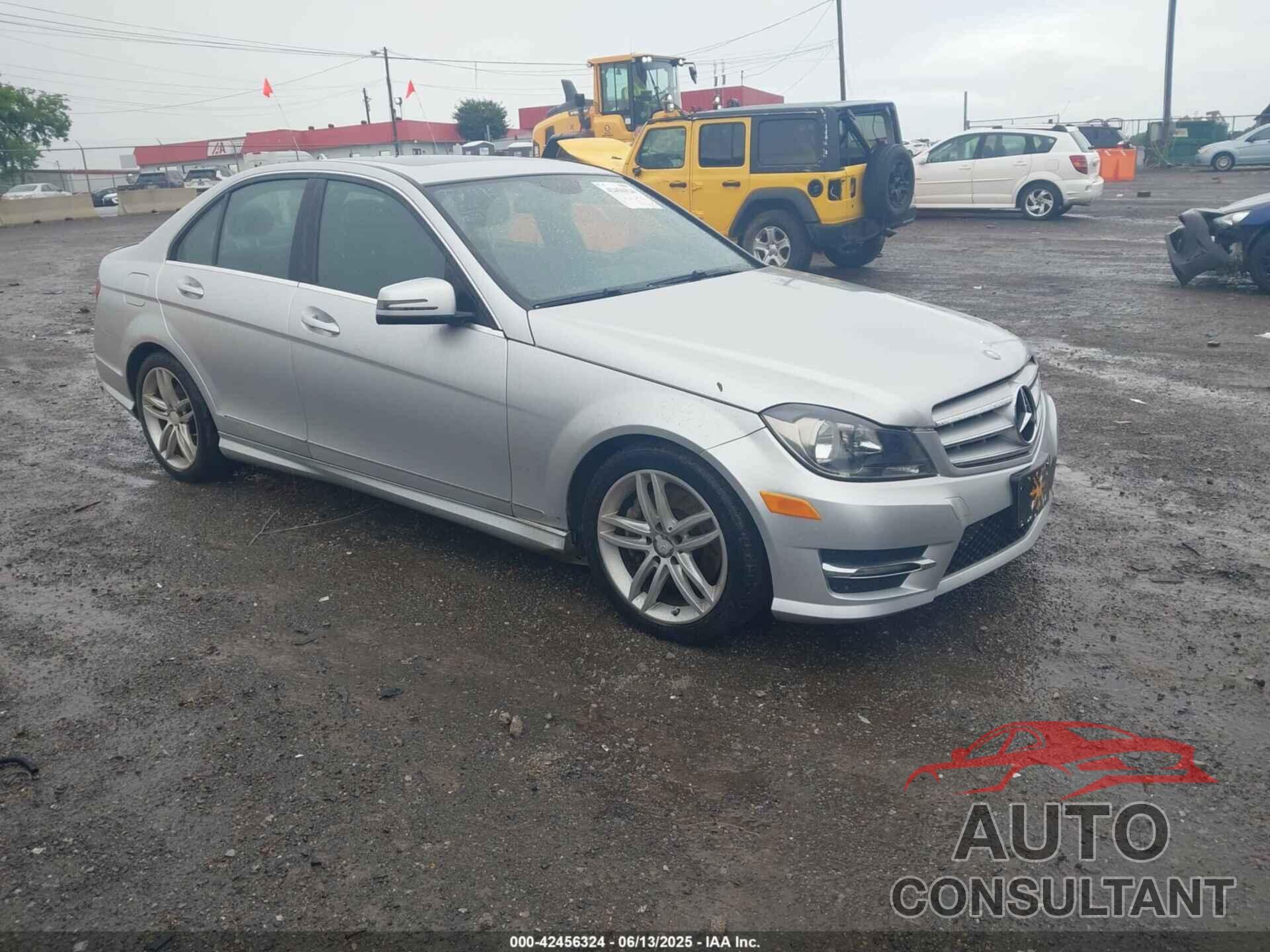 MERCEDES-BENZ C 300 2013 - WDDGF8AB8DR301537
