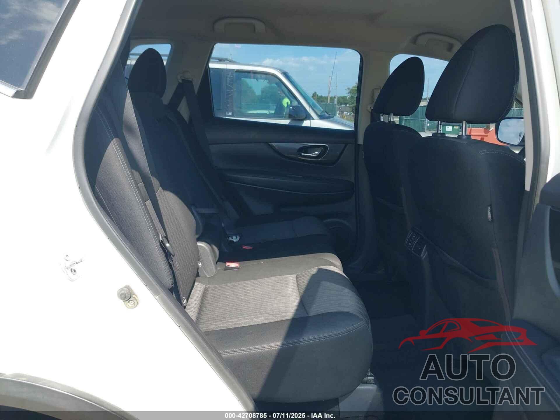 NISSAN ROGUE 2017 - KNMAT2MT7HP517522