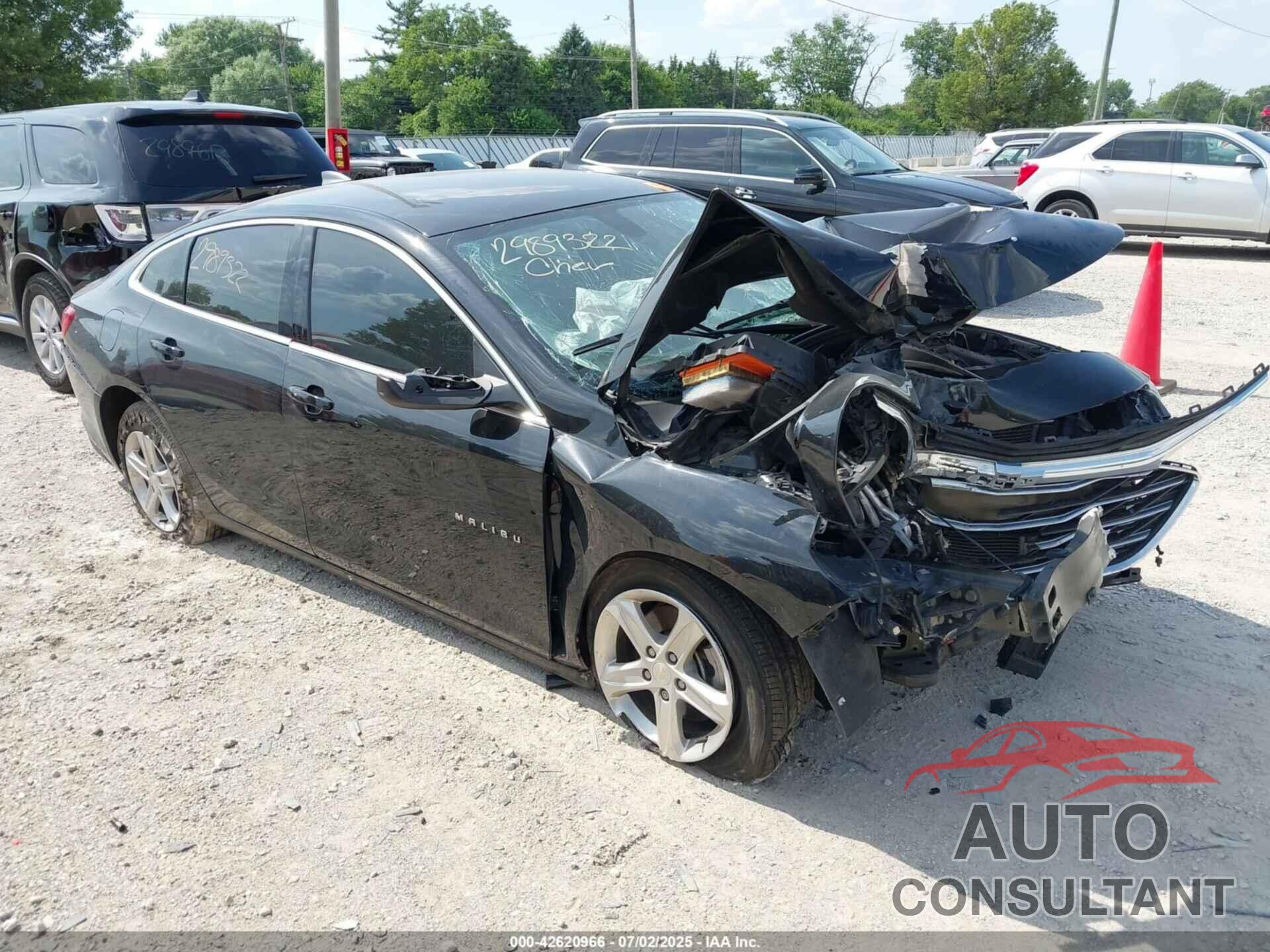 CHEVROLET MALIBU 2020 - 1G1ZB5ST1LF120521
