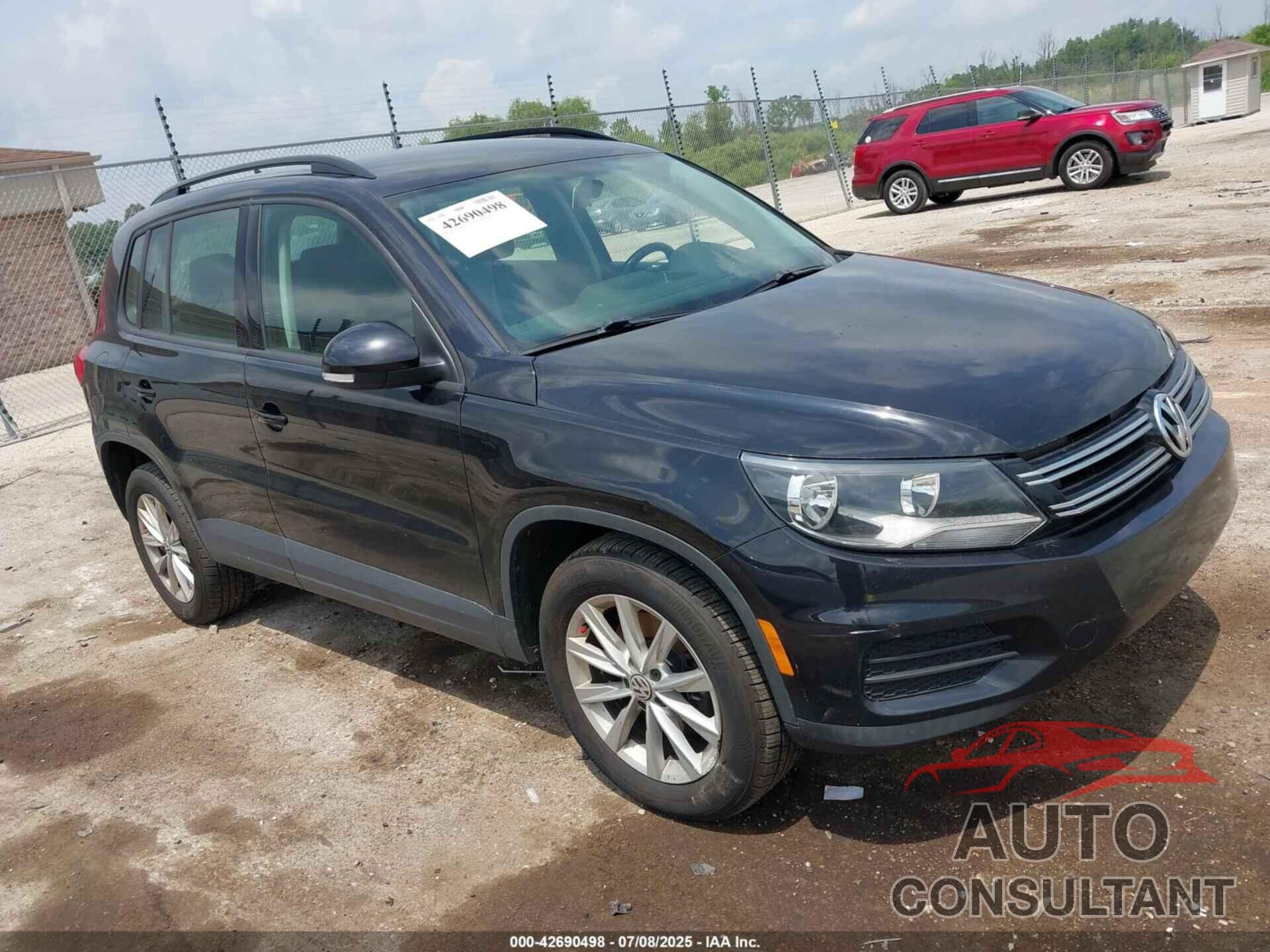 VOLKSWAGEN TIGUAN LIMITED 2018 - WVGBV7AX1JK001920