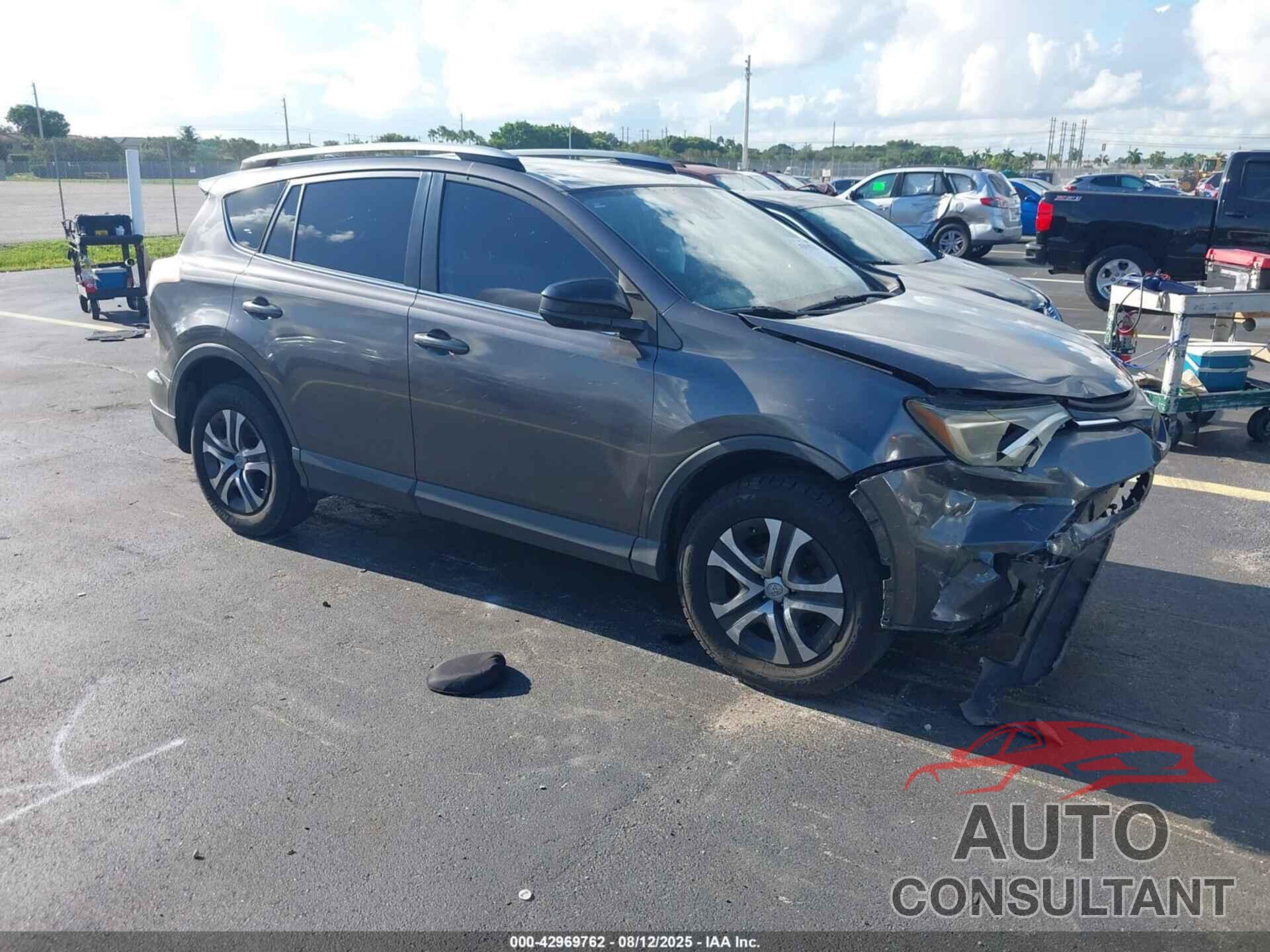 TOYOTA RAV4 2017 - JTMZFREV8HJ105177