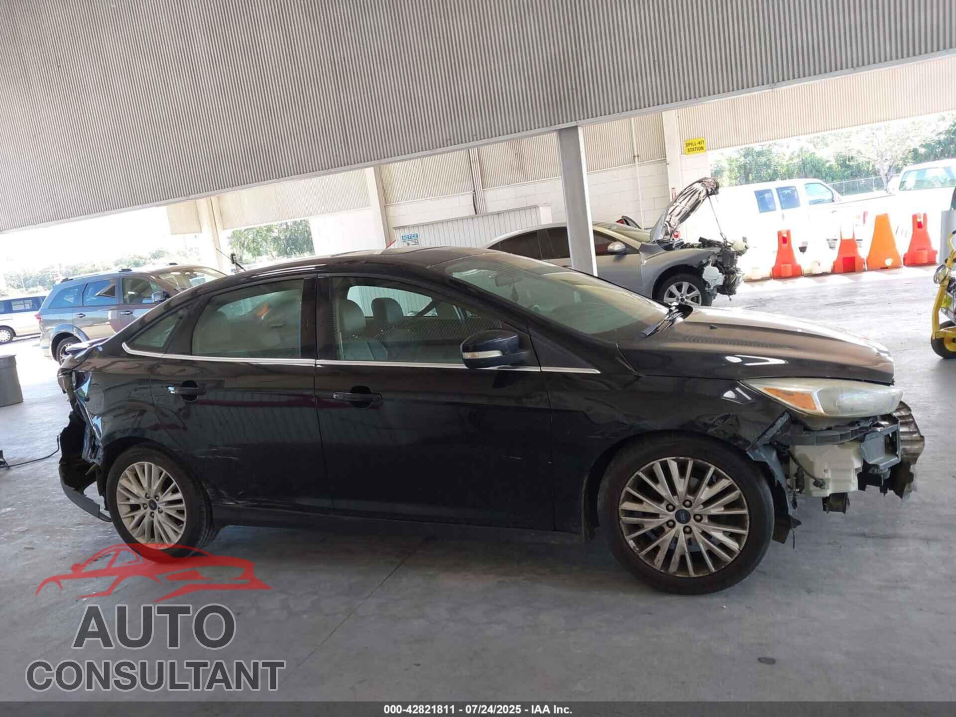 FORD FOCUS 2017 - 1FADP3J21HL228331