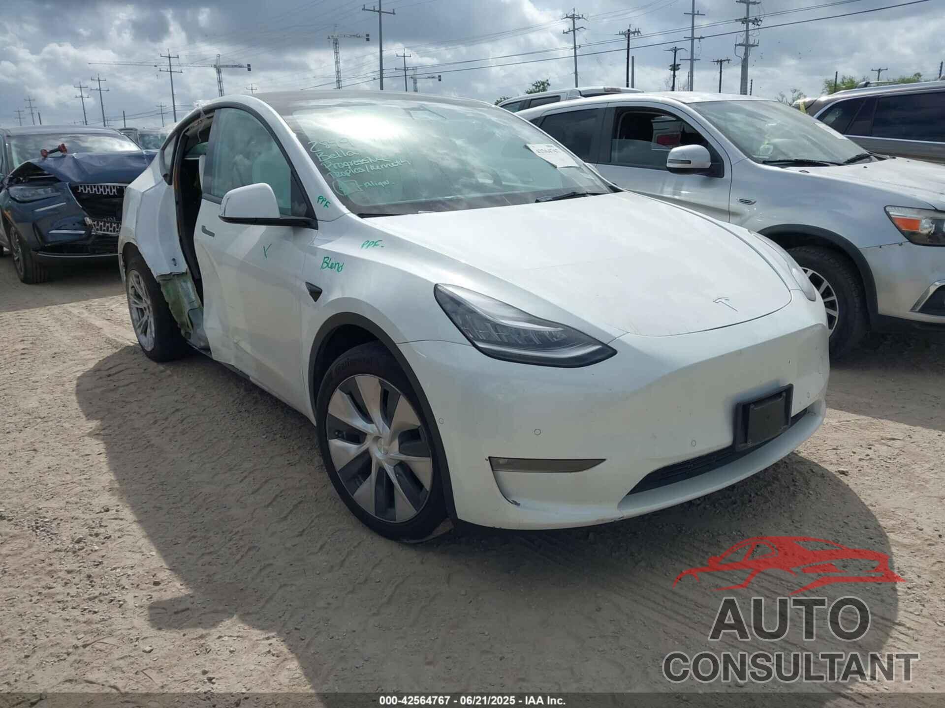 TESLA MODEL Y 2021 - 5YJYGAEE5MF247174