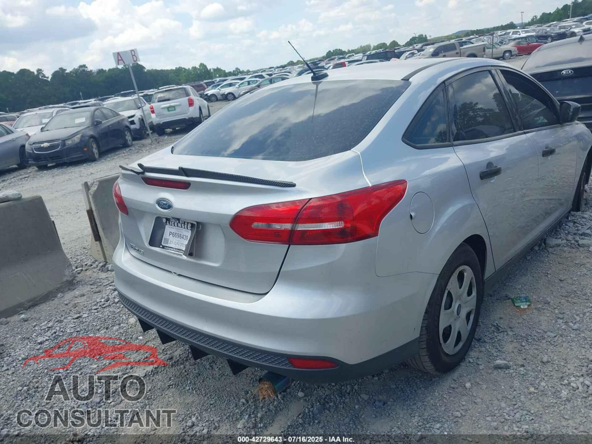 FORD FOCUS 2017 - 1FADP3E20HL277353