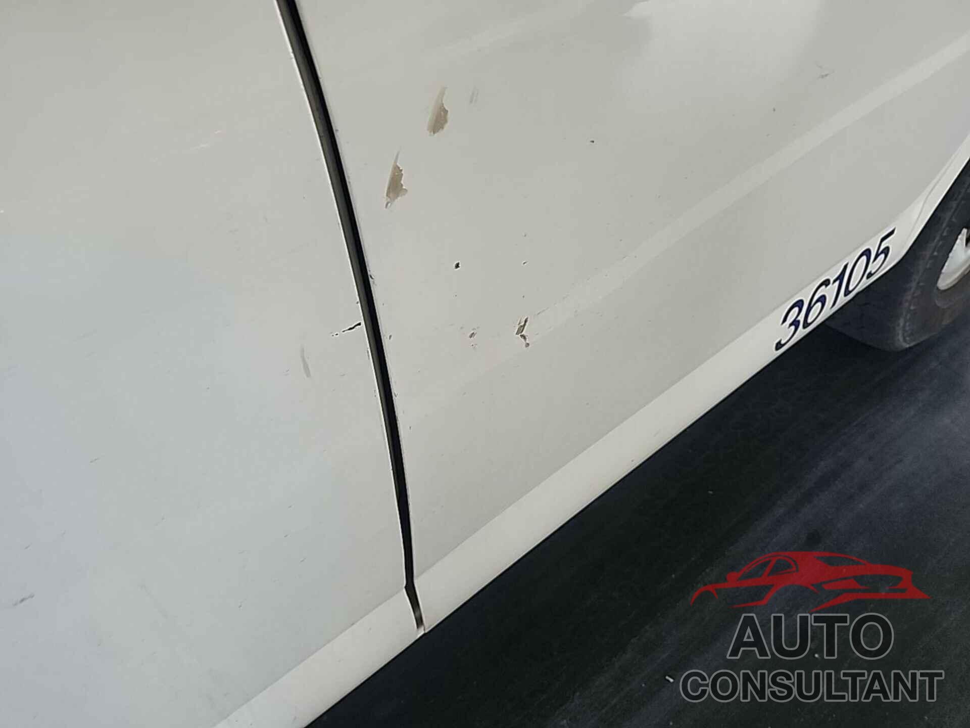 CHEVROLET EXPRESS G2500 2013 - 1GCWGFCA9D1182360