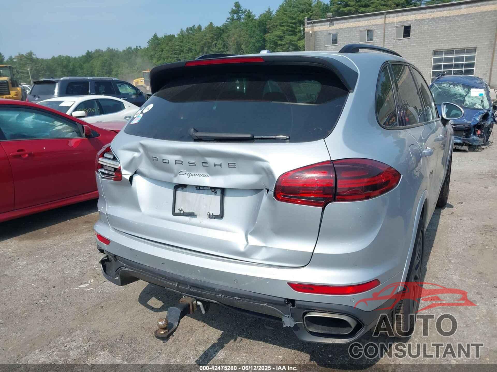 PORSCHE CAYENNE 2018 - WP1AA2A24JKA07227