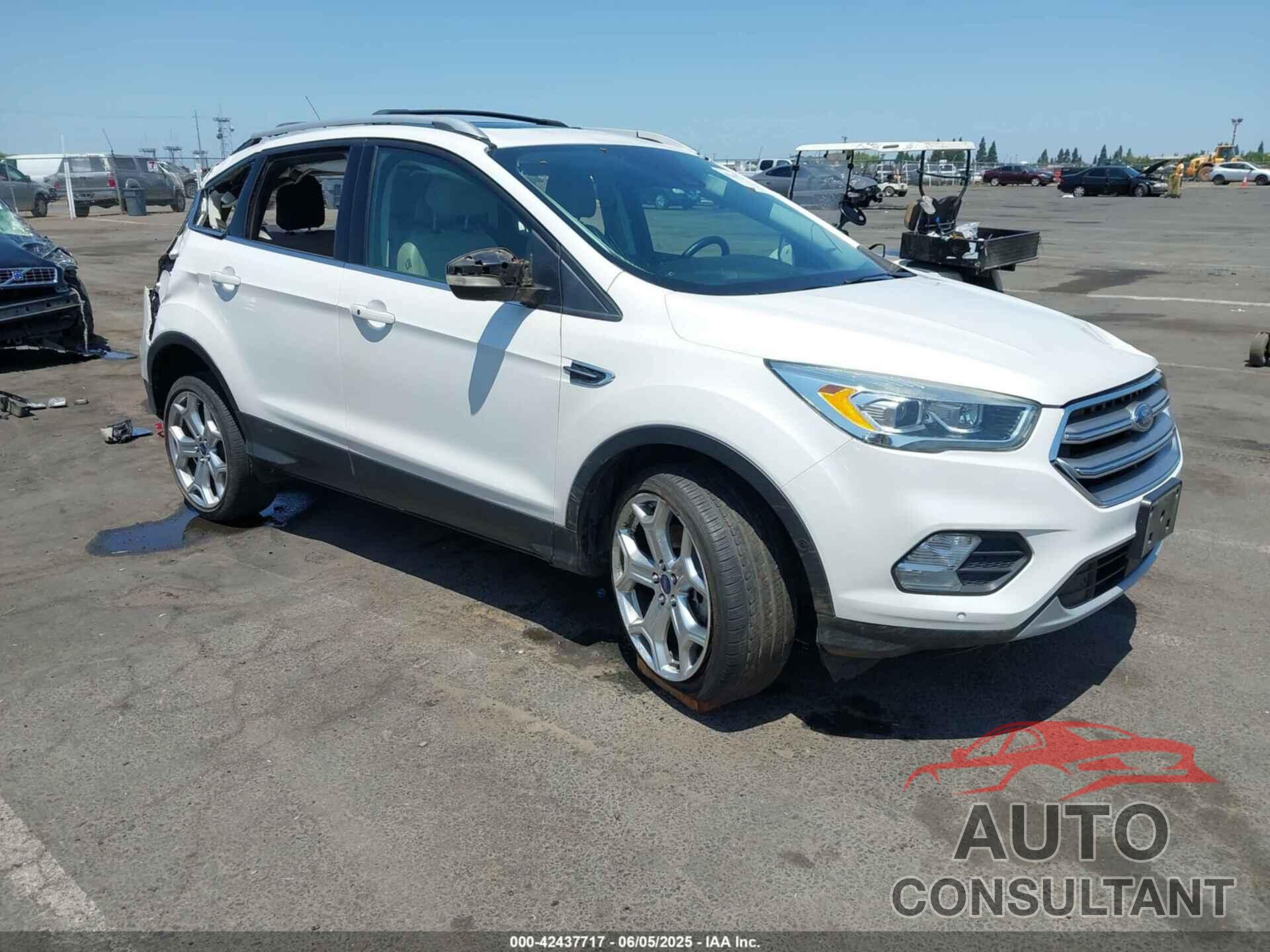 FORD ESCAPE 2017 - 1FMCU0J96HUA83030