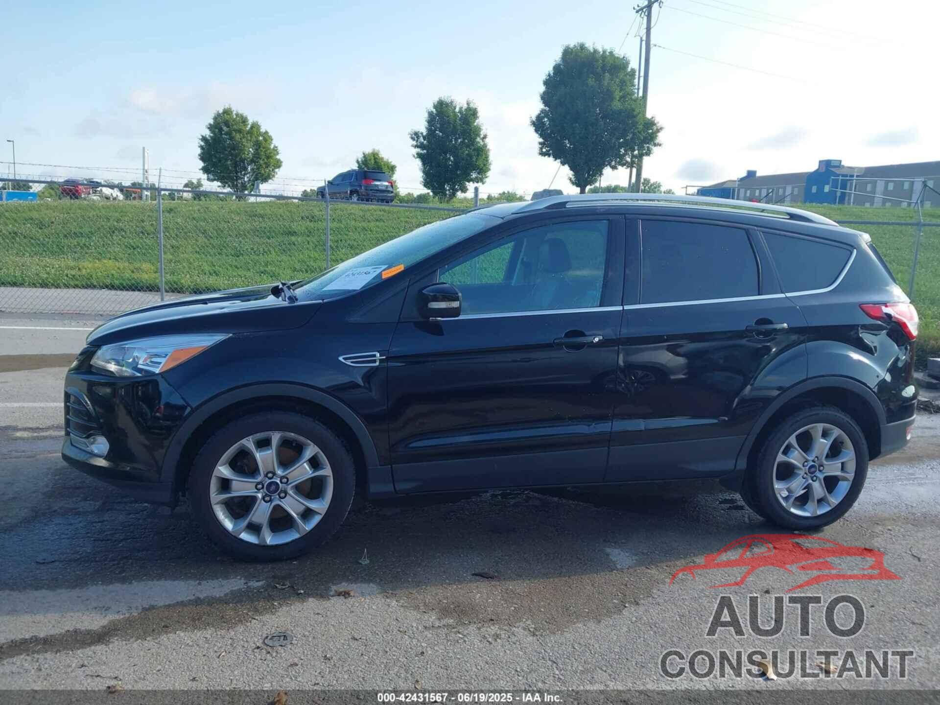 FORD ESCAPE 2016 - 1FMCU9J97GUC21242