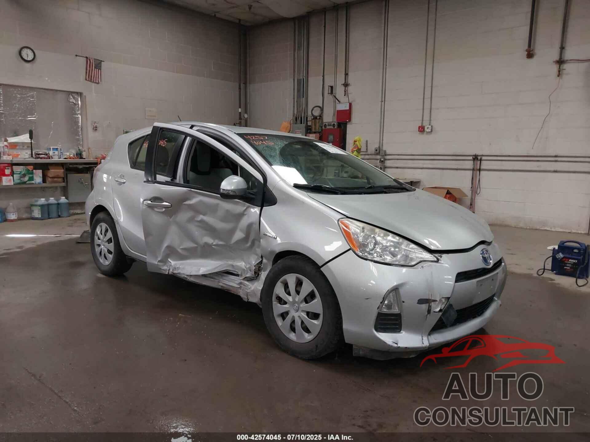 TOYOTA PRIUS C 2013 - JTDKDTB38D1055527