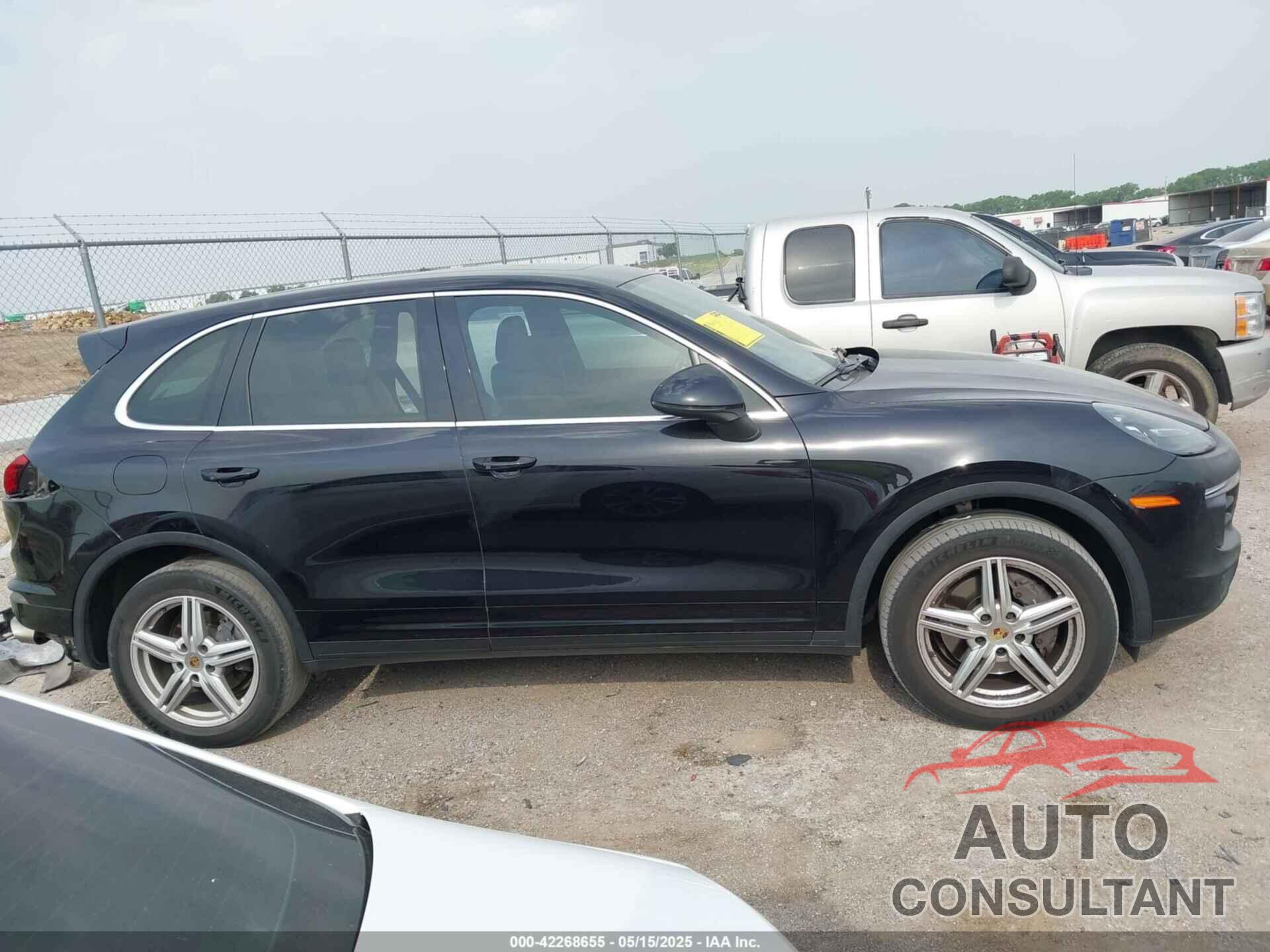 PORSCHE CAYENNE 2016 - WP1AA2A27GKA08400