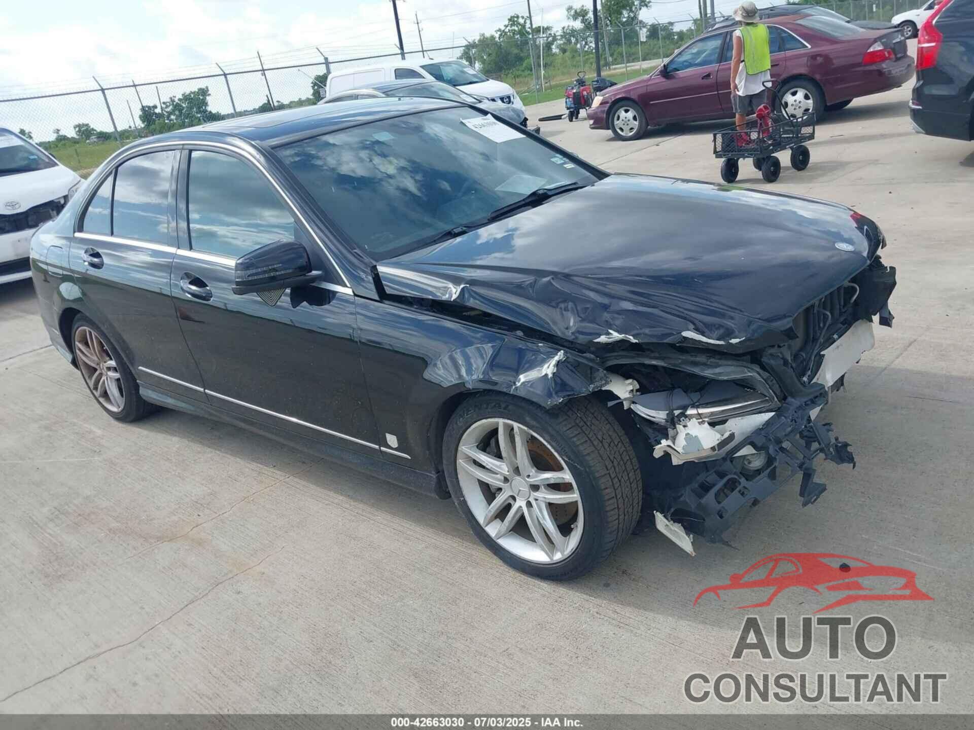 MERCEDES-BENZ C 300 2013 - WDDGF8AB0DR296995
