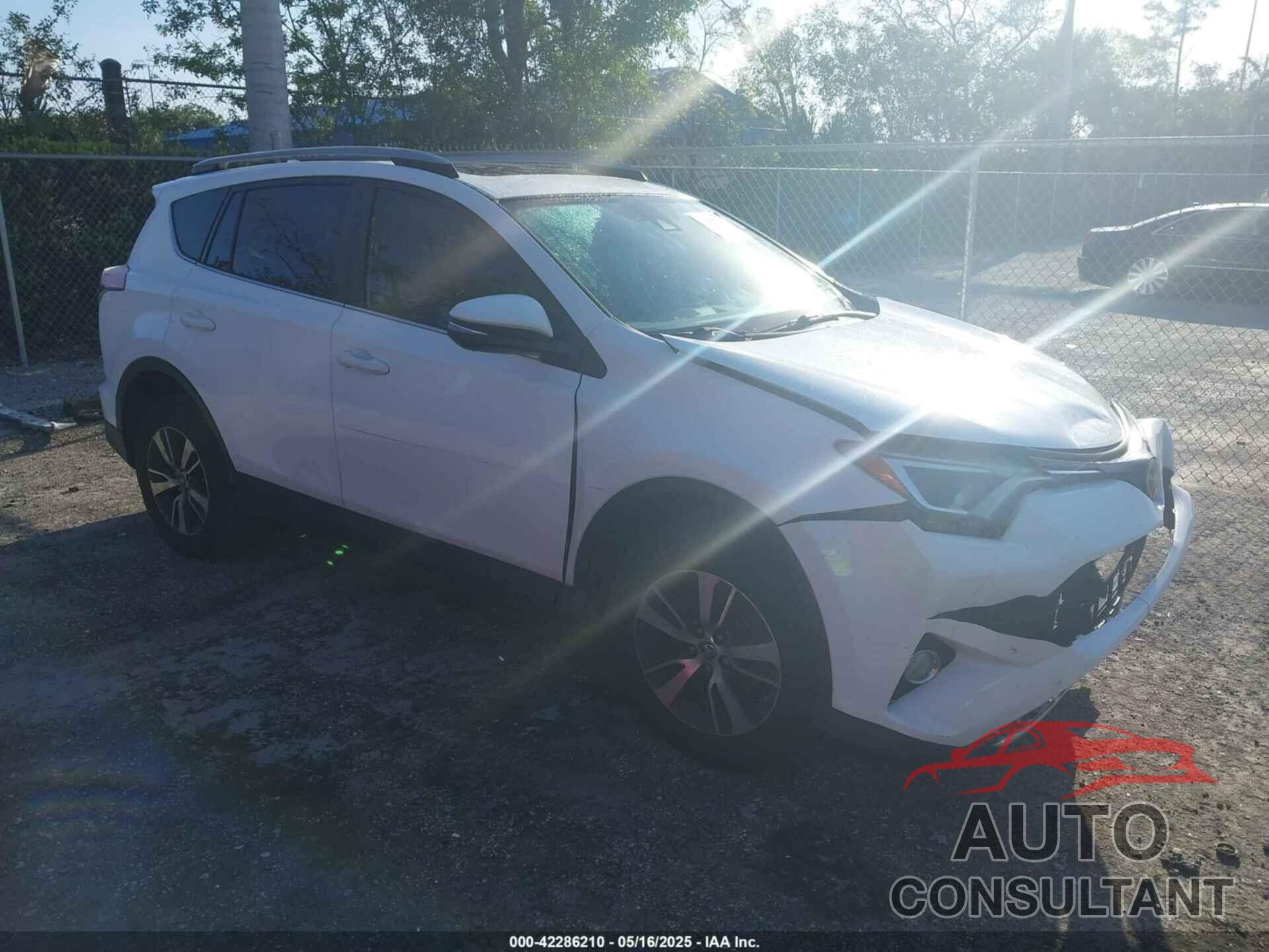 TOYOTA RAV4 2017 - JTMWFREV9HD106582
