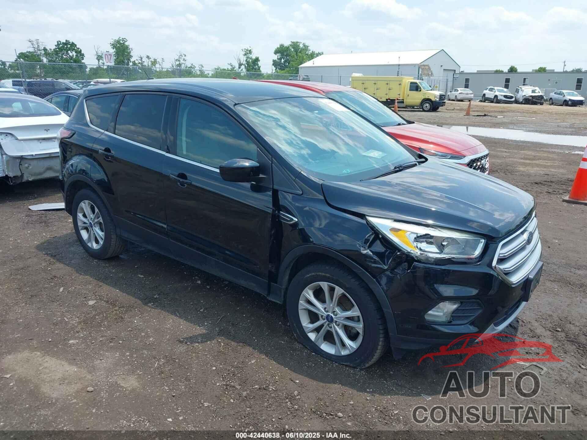 FORD ESCAPE 2017 - 1FMCU0GDXHUC46418