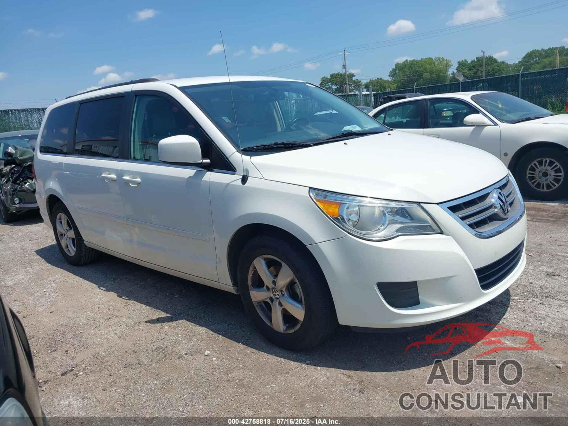 VOLKSWAGEN ROUTAN 2011 - 2V4RW3DG3BR641964