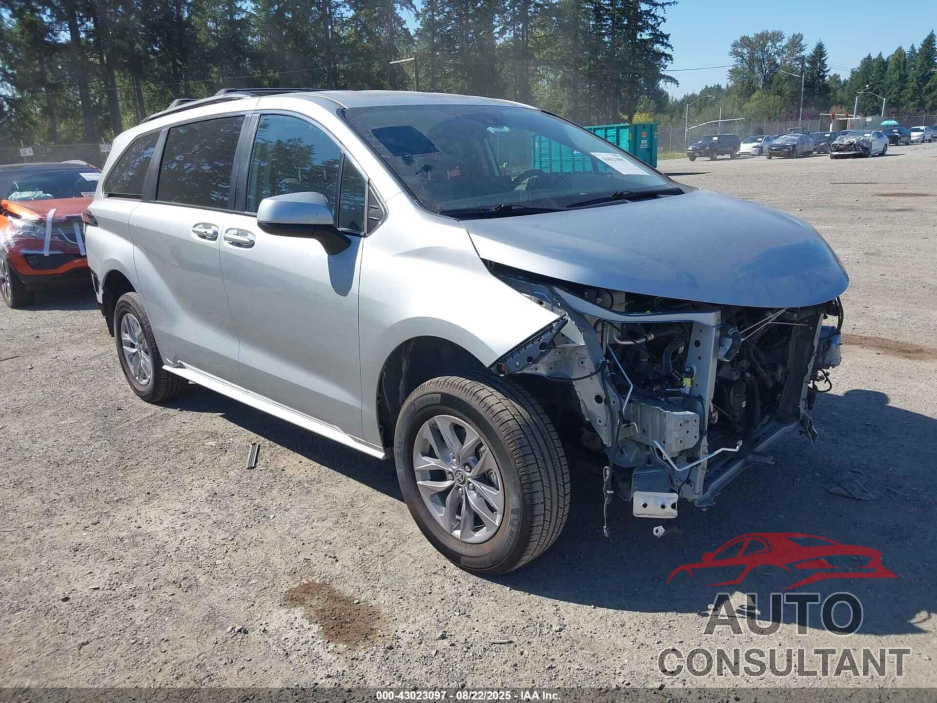 TOYOTA SIENNA 2022 - 5TDKSKFC1NS069154