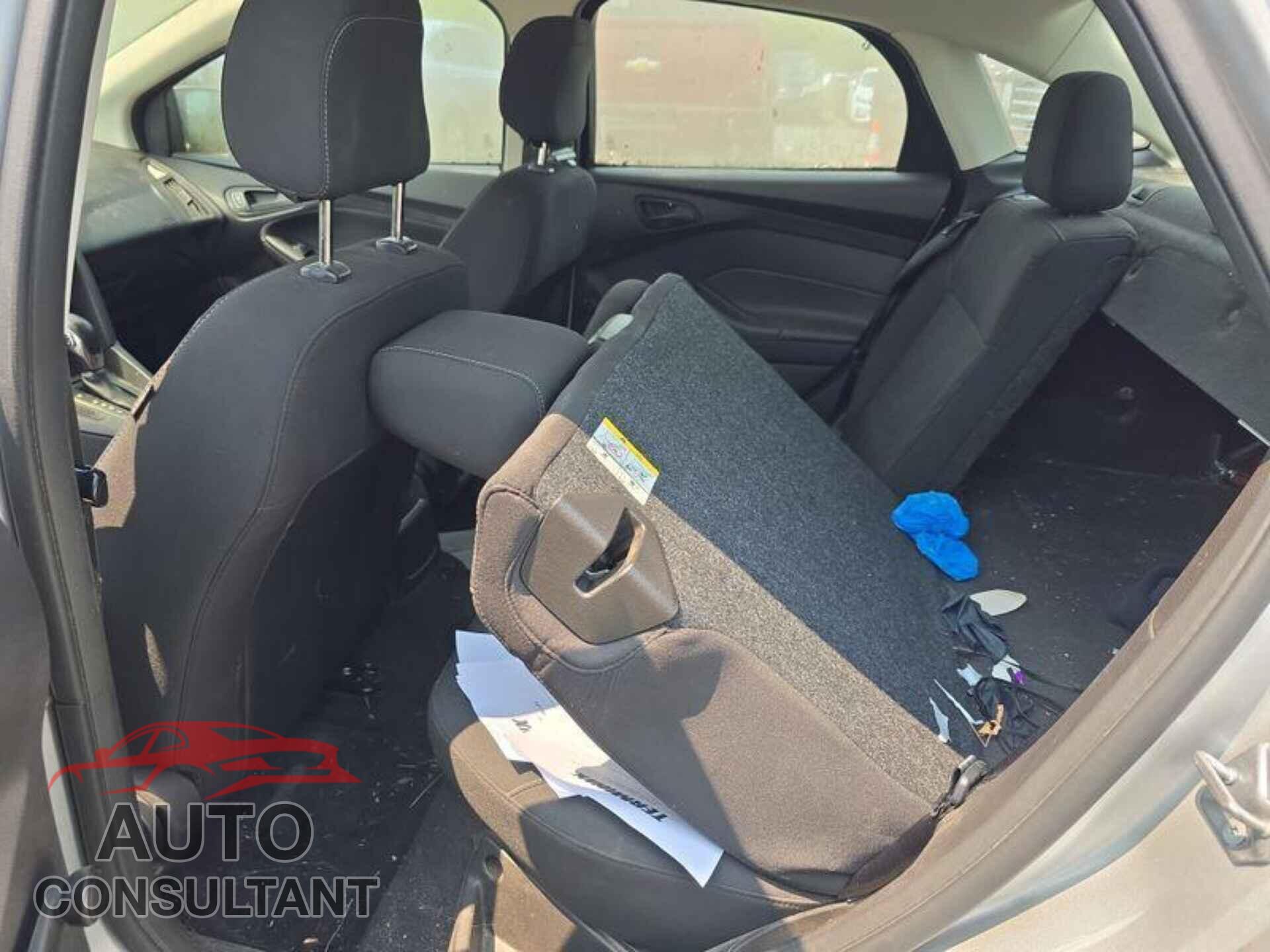 FORD FOCUS 2017 - 1FADP3E22HL212083
