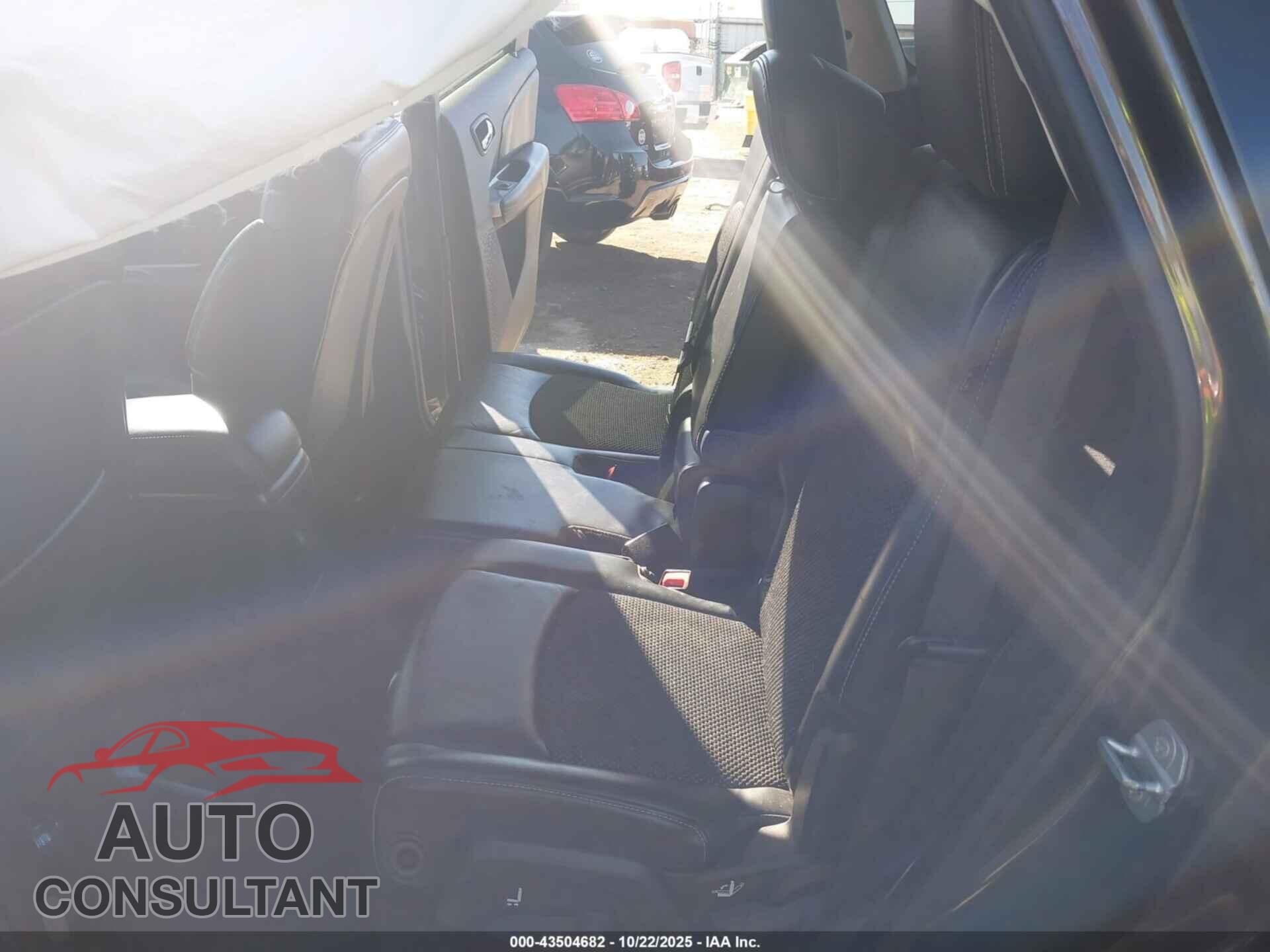 DODGE JOURNEY 2015 - 3C4PDCGG2FT660043