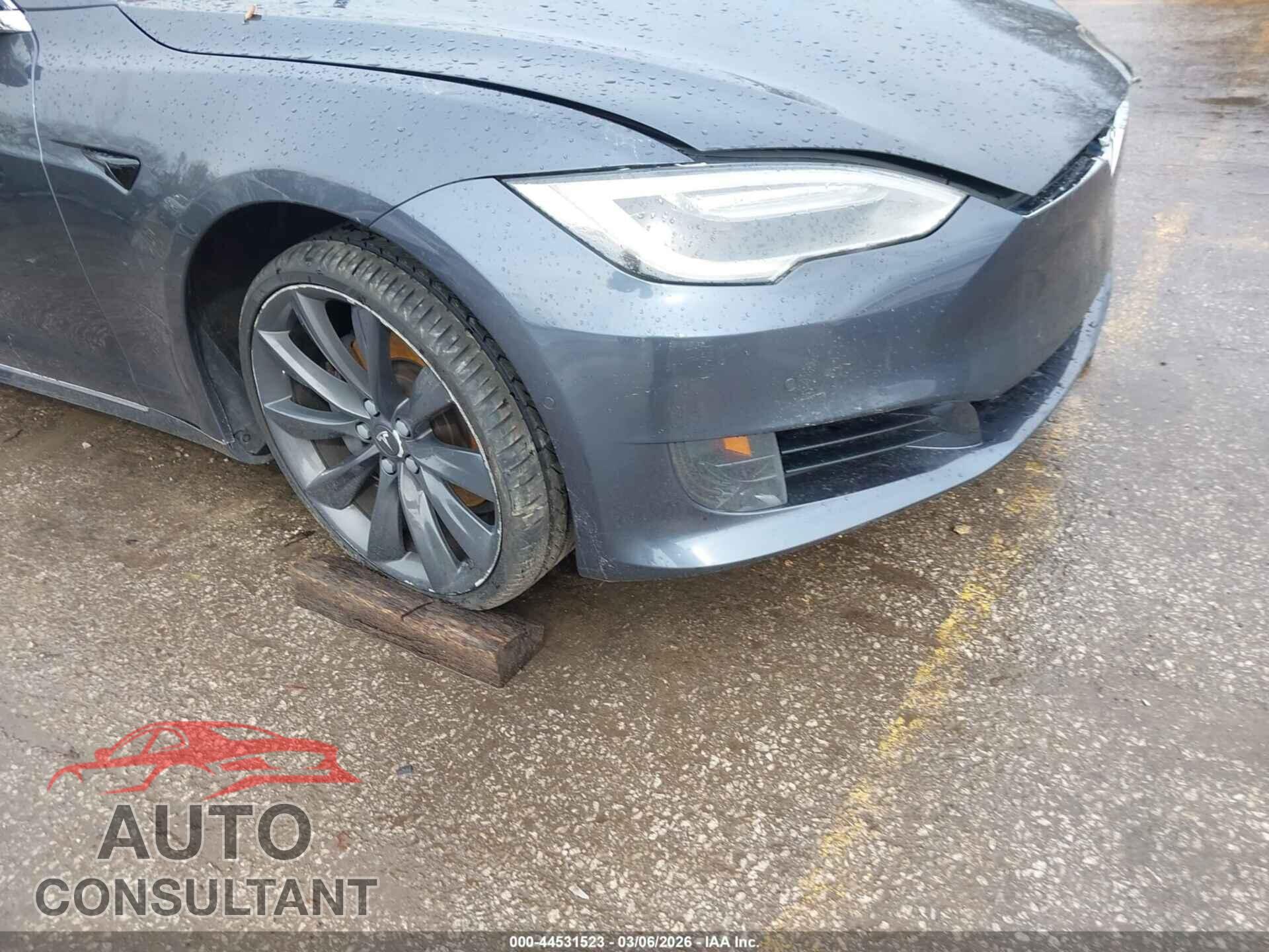 TESLA MODEL S 2017 - 5YJSA1E22HF205192