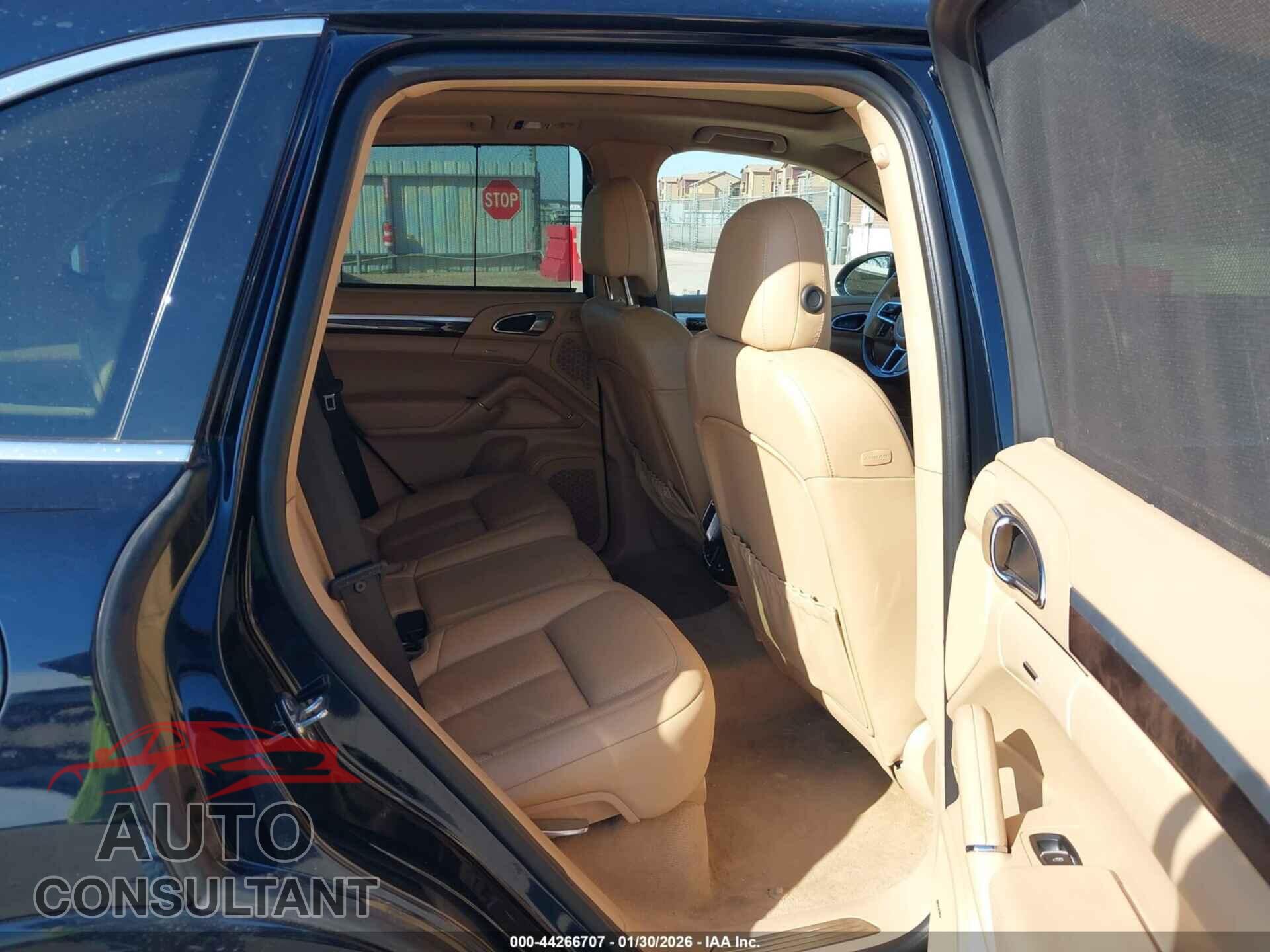 PORSCHE CAYENNE 2016 - WP1AA2A27GLA08973