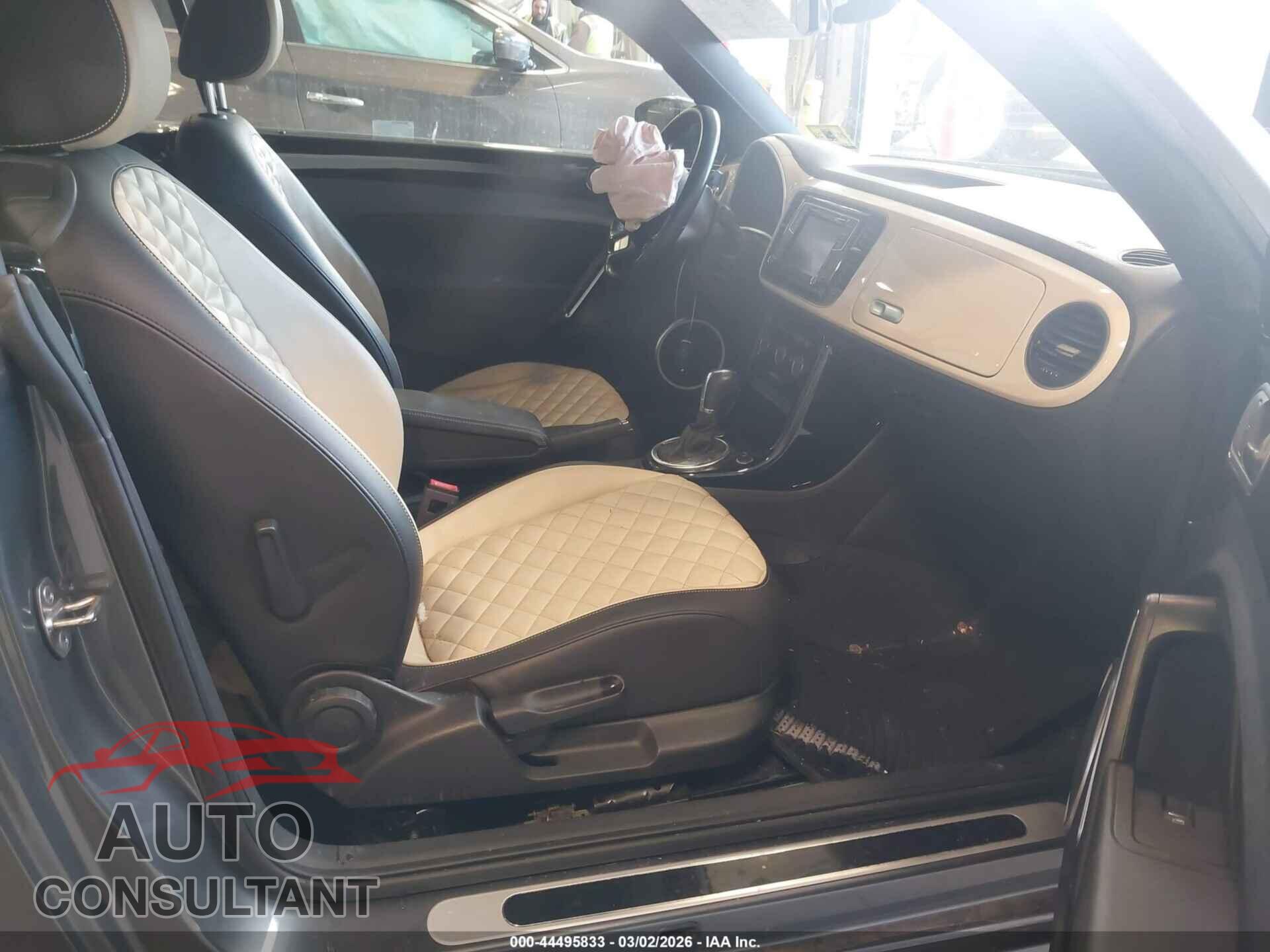 VOLKSWAGEN BEETLE 2019 - 3VW5DAAT0KM500049