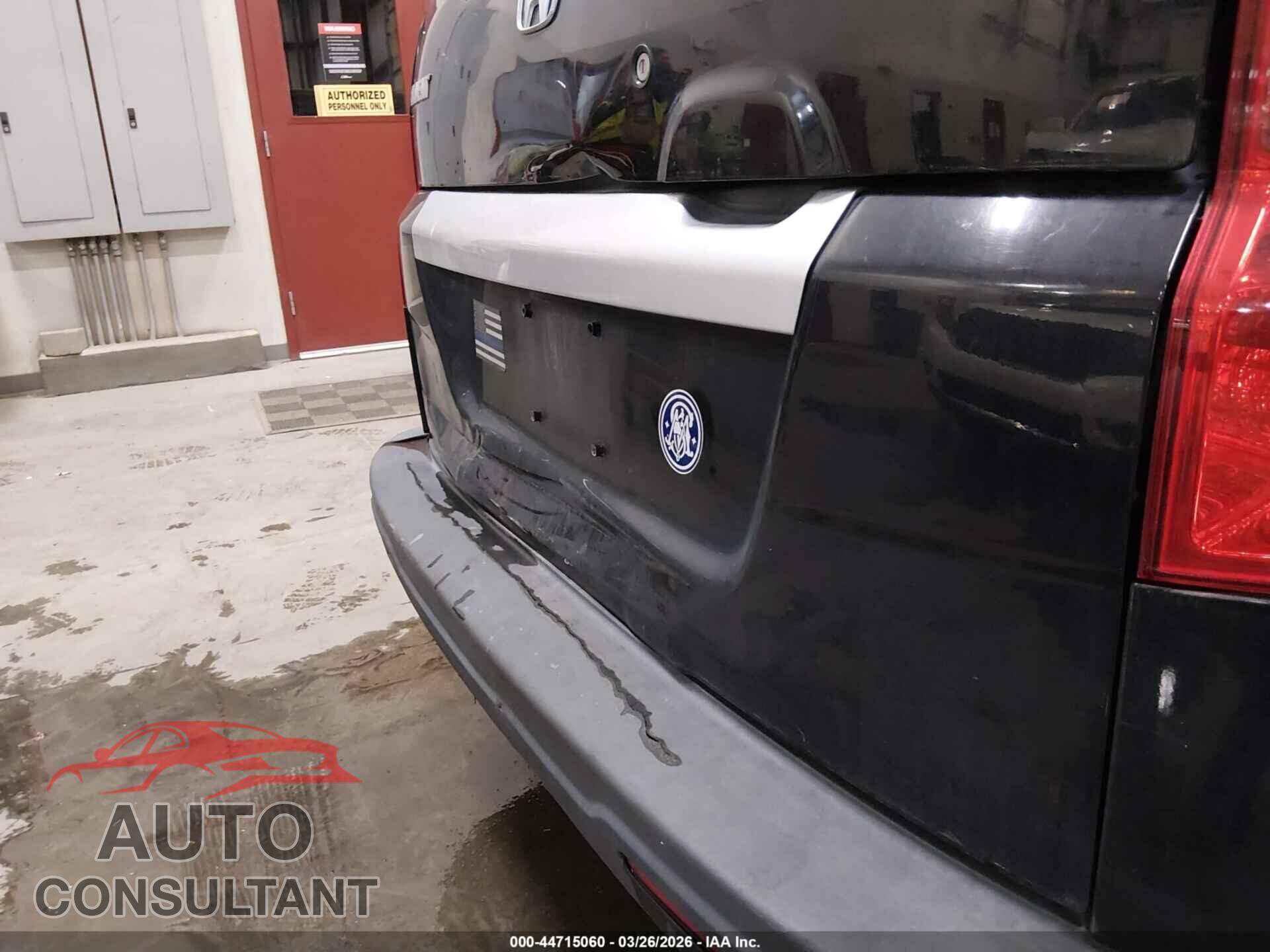 HONDA ELEMENT 2011 - 5J6YH2H77BL005121