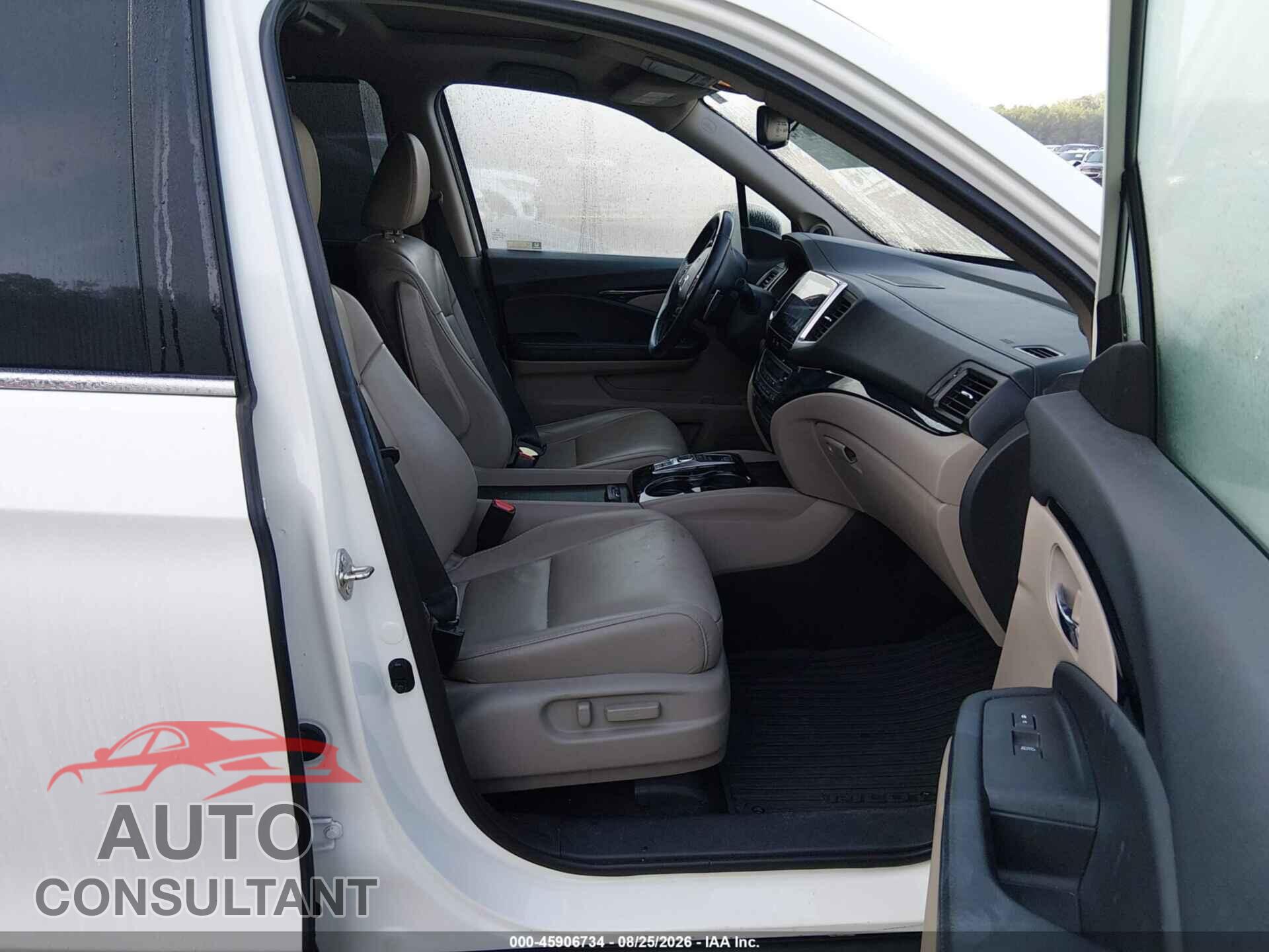 HONDA PILOT 2017 - 5FNYF6H96HB098357