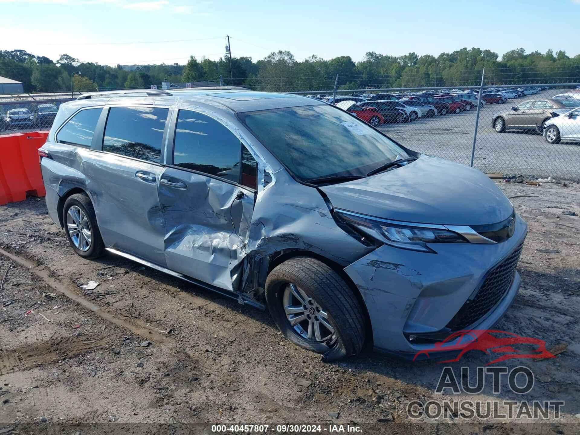 TOYOTA SIENNA 2023 - 5TDDSKFC2PS095225