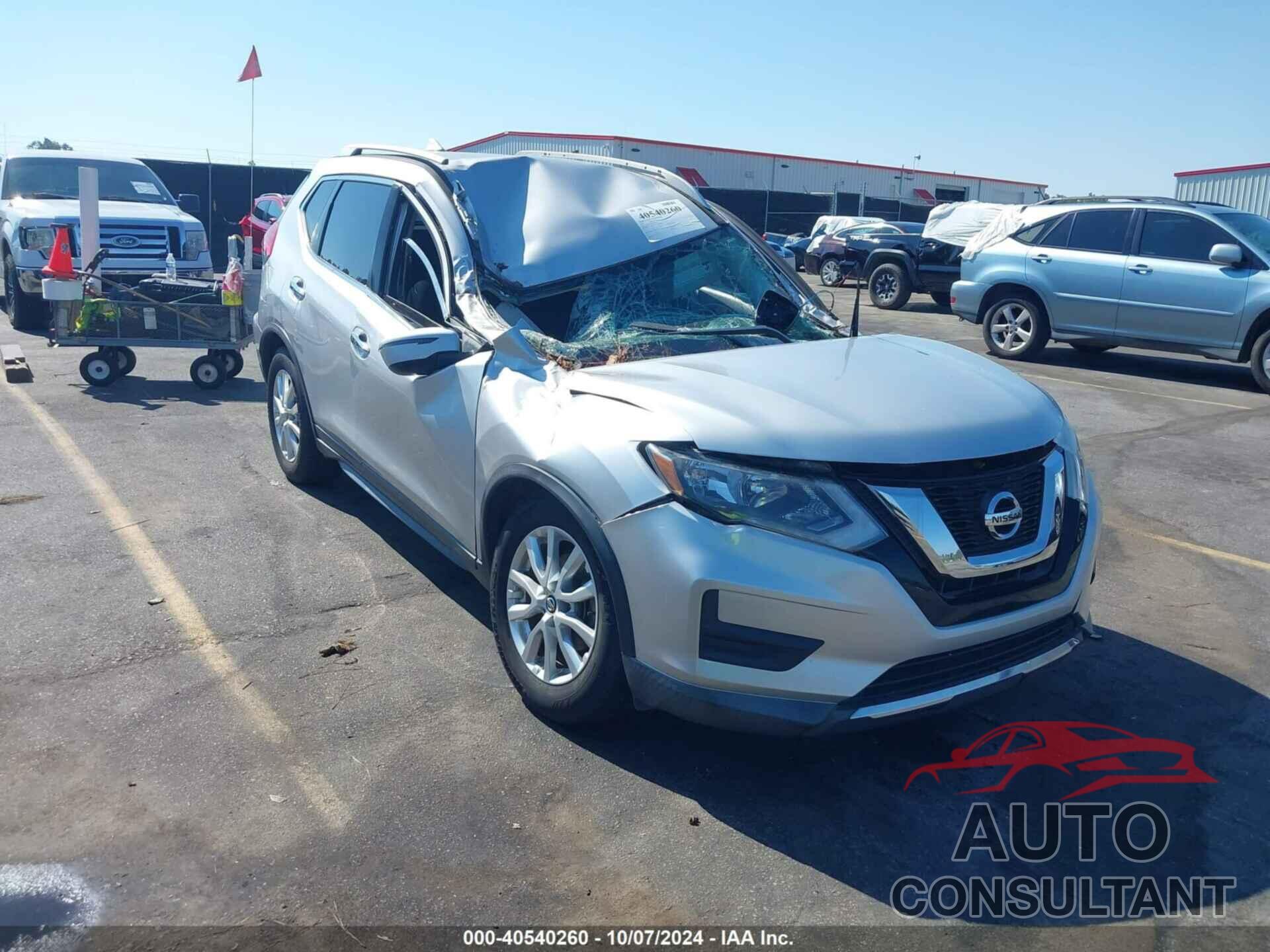 NISSAN ROGUE 2017 - KNMAT2MT5HP560675