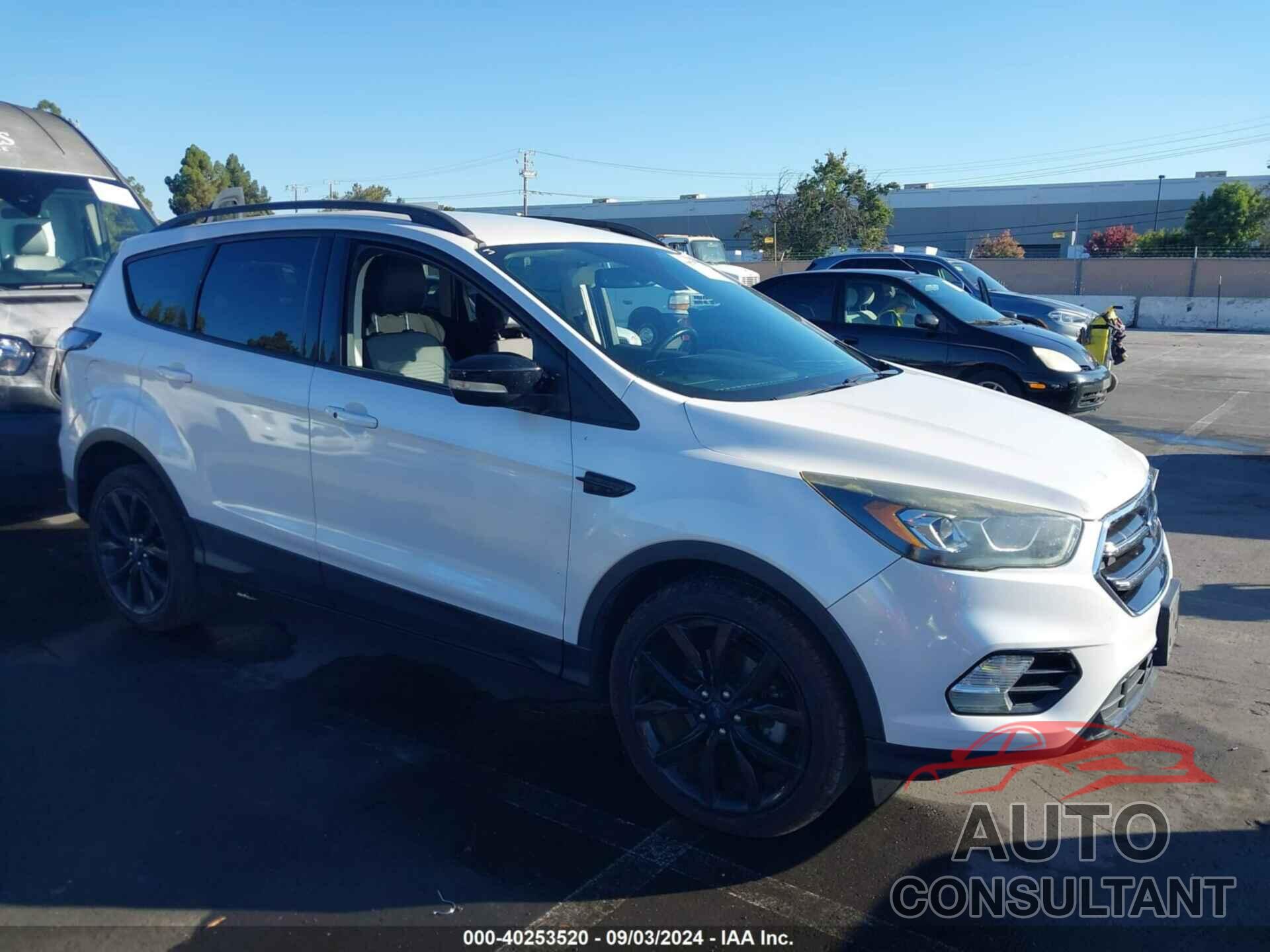 FORD ESCAPE 2017 - 1FMCU0JD4HUC80671