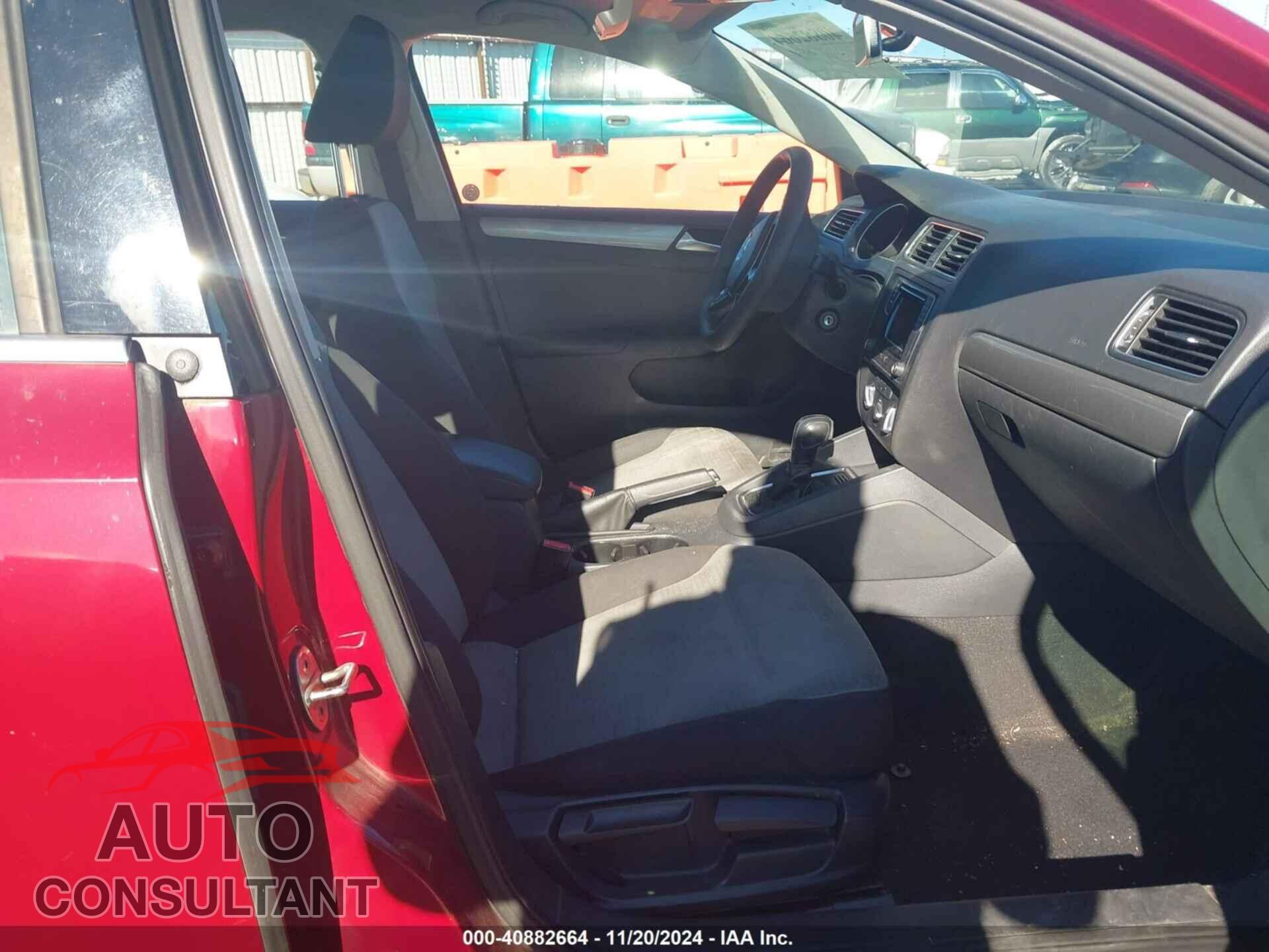 VOLKSWAGEN JETTA 2017 - 3VW2B7AJ3HM201772