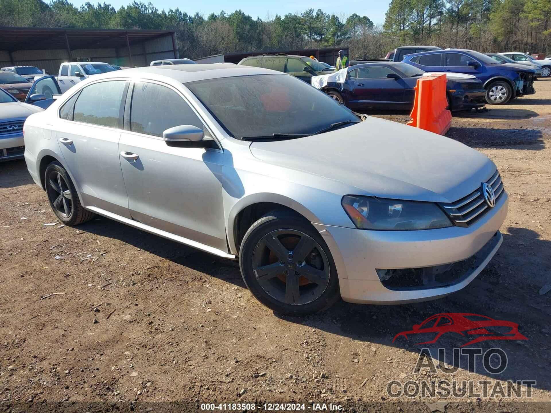 VOLKSWAGEN PASSAT 2013 - 1VWBH7A32DC011408